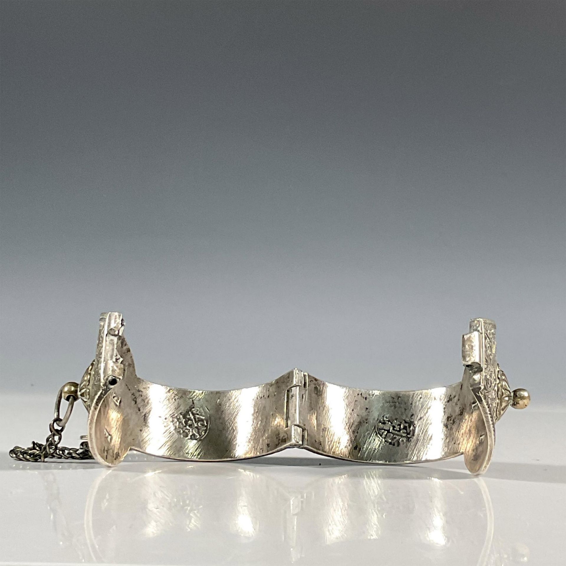 Antique Middle Eastern Silver Hinged Arm Bracelet - Bild 5 aus 6