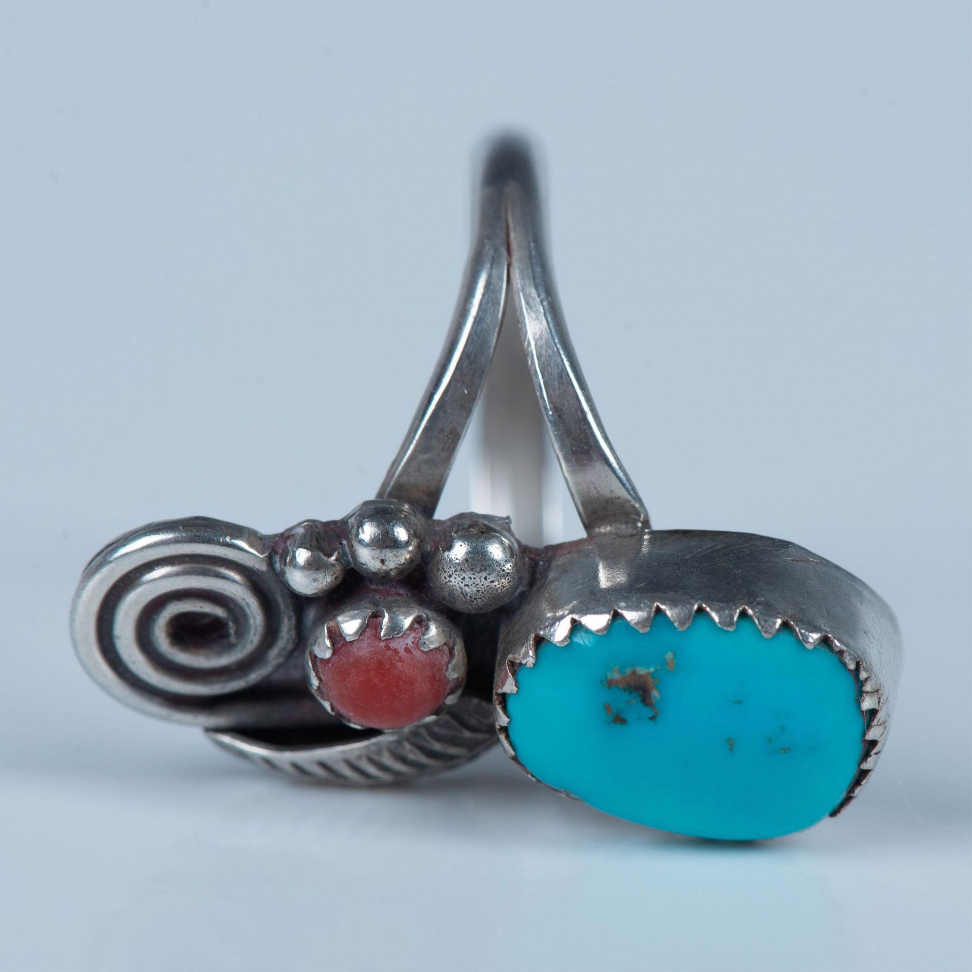 Cute Native American Sterling Silver, Coral & Turquoise Ring - Image 2 of 4