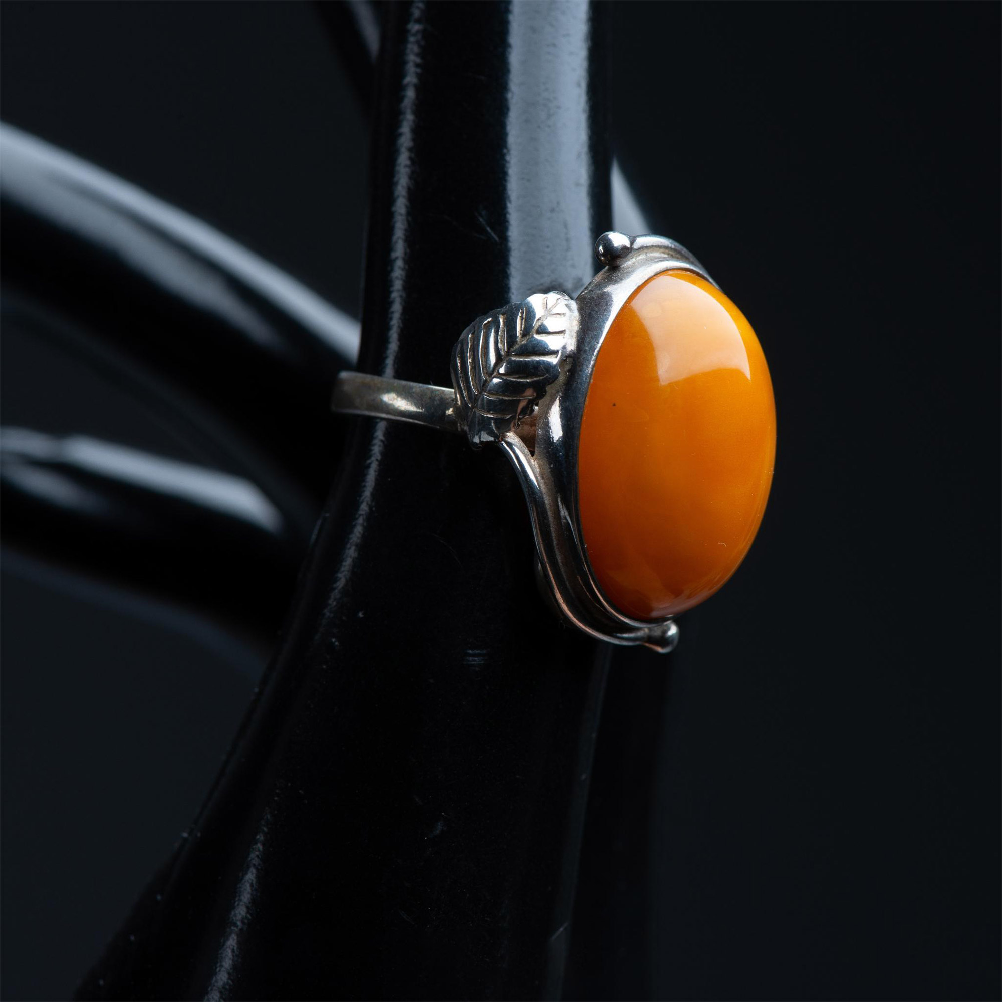Gorgeous Baltic Amber & Sterling Silver Ring - Image 6 of 6