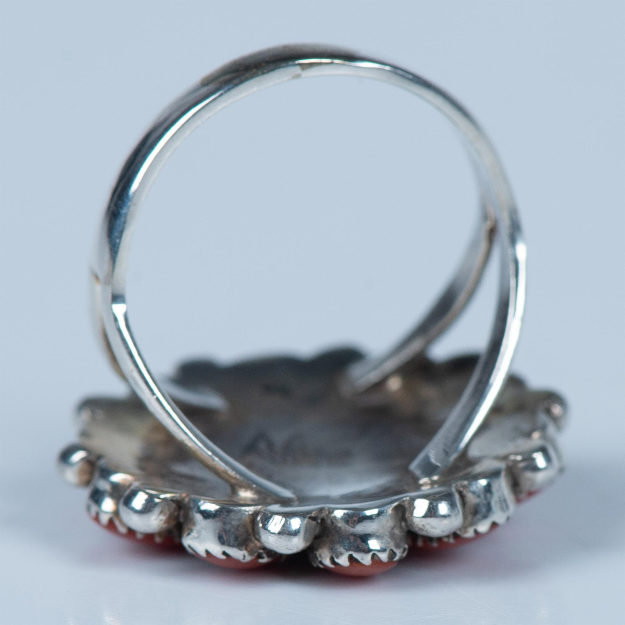 Native American Sterling Silver & Coral Flower Ring - Image 5 of 6