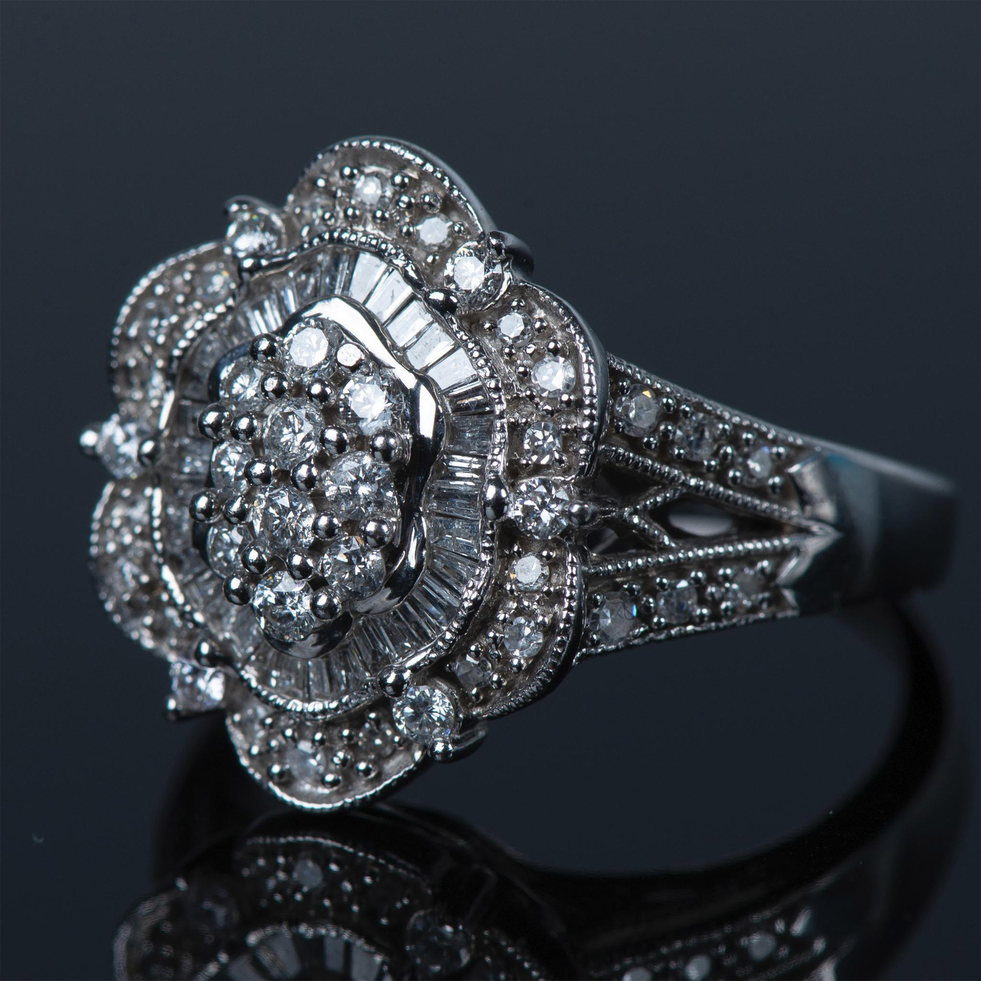 Sparkling 14K White Gold & Diamond Ring - Image 10 of 14