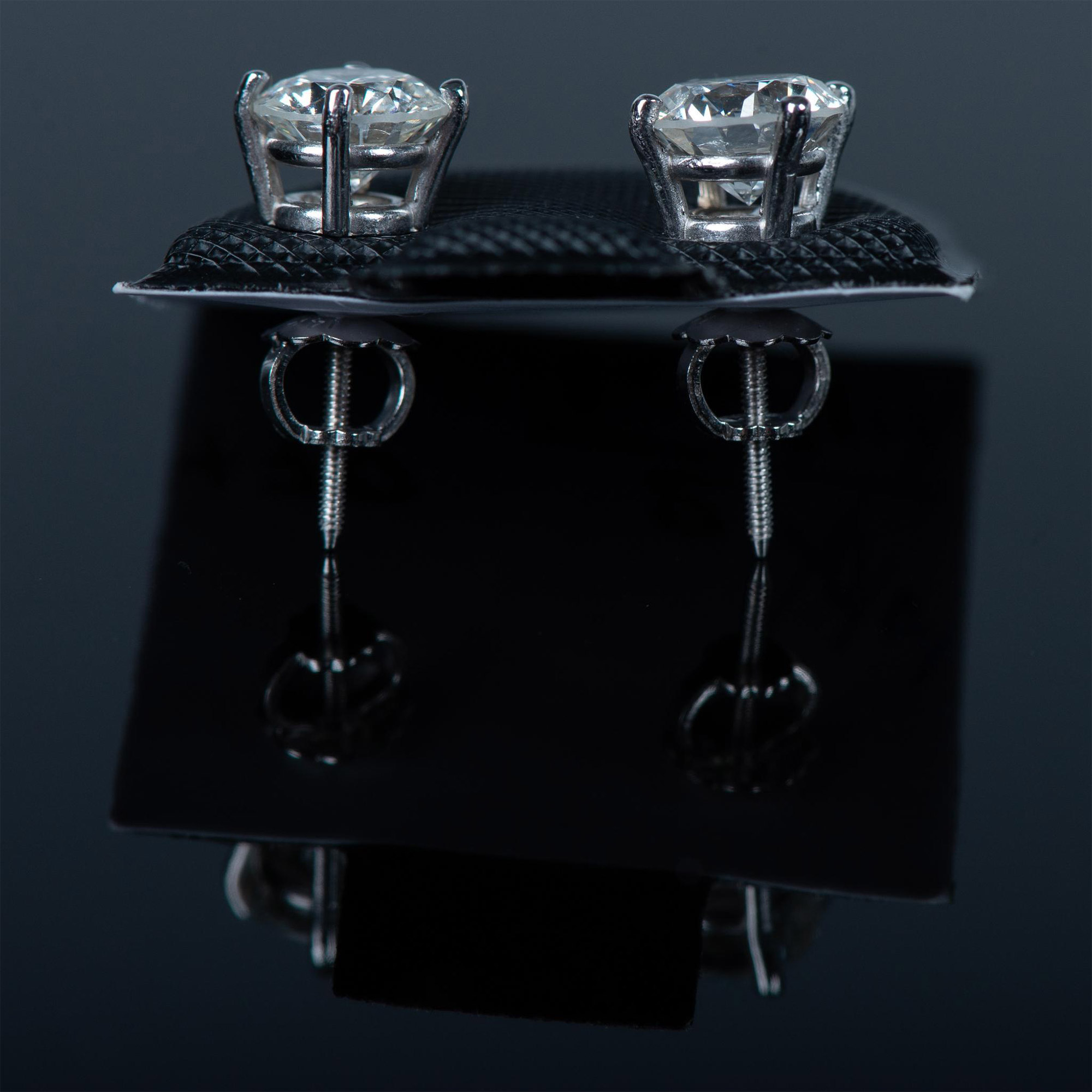 Beautiful 14K White Gold and Lab Diamond Earrings - Image 3 of 3