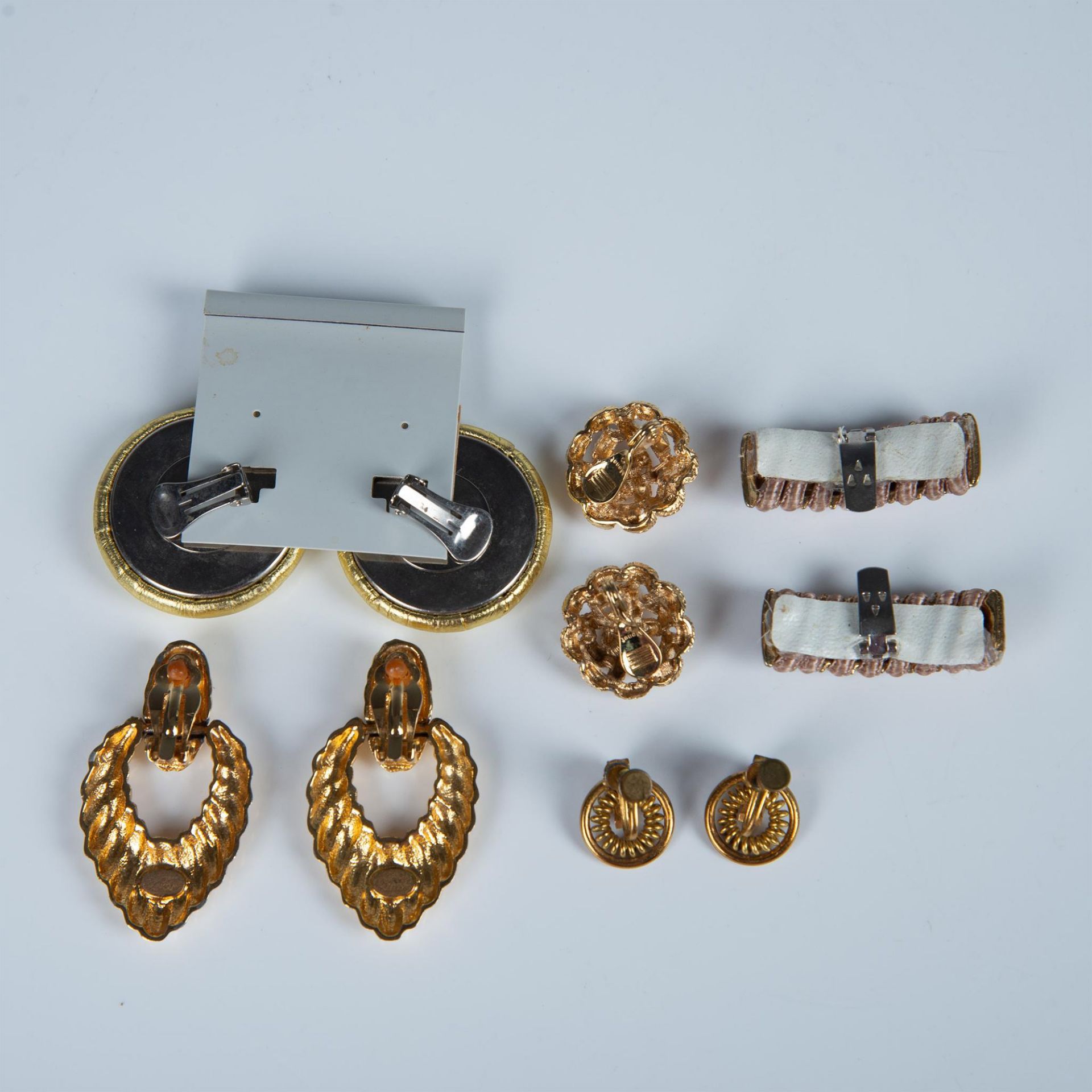 5 Pairs of Gold Tone Costume Earrings - Bild 2 aus 2