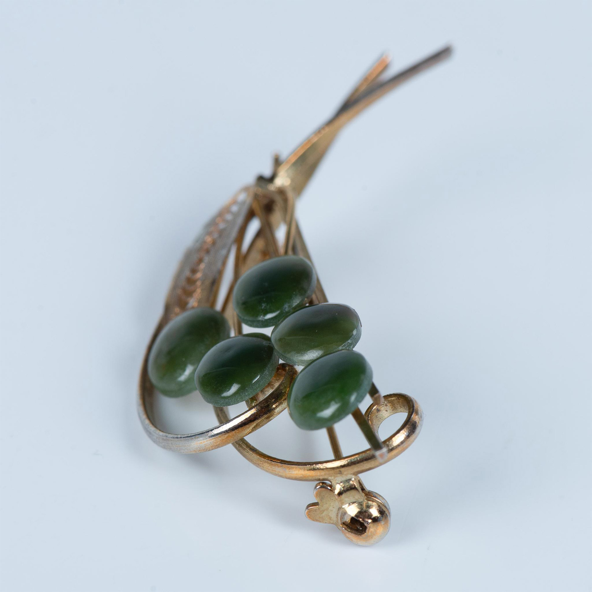 Vintage Gold Metal and Green Gemstone Floral Brooch - Image 2 of 4