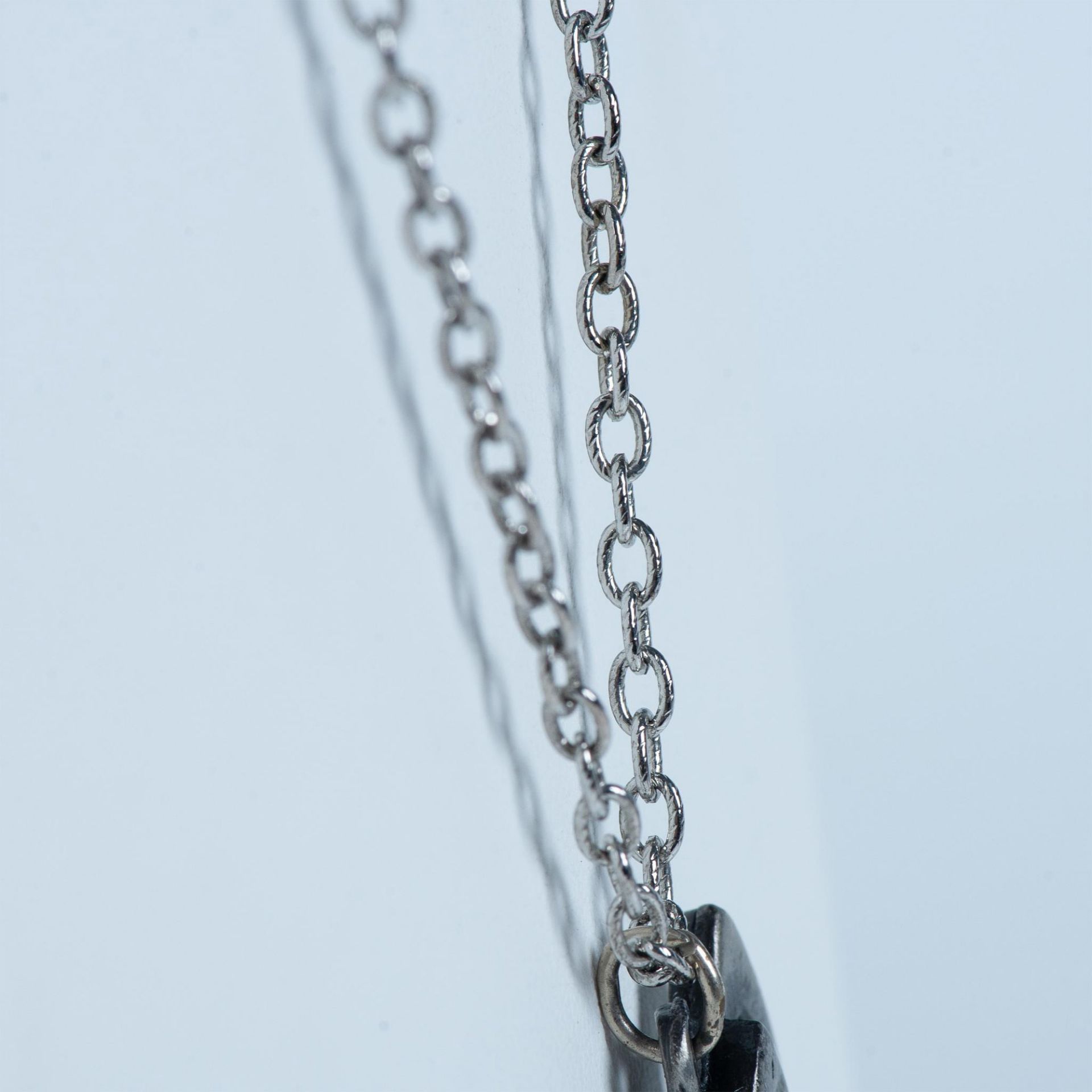 Pretty Silver Metal Treble Clef Music Note Necklace - Image 3 of 4