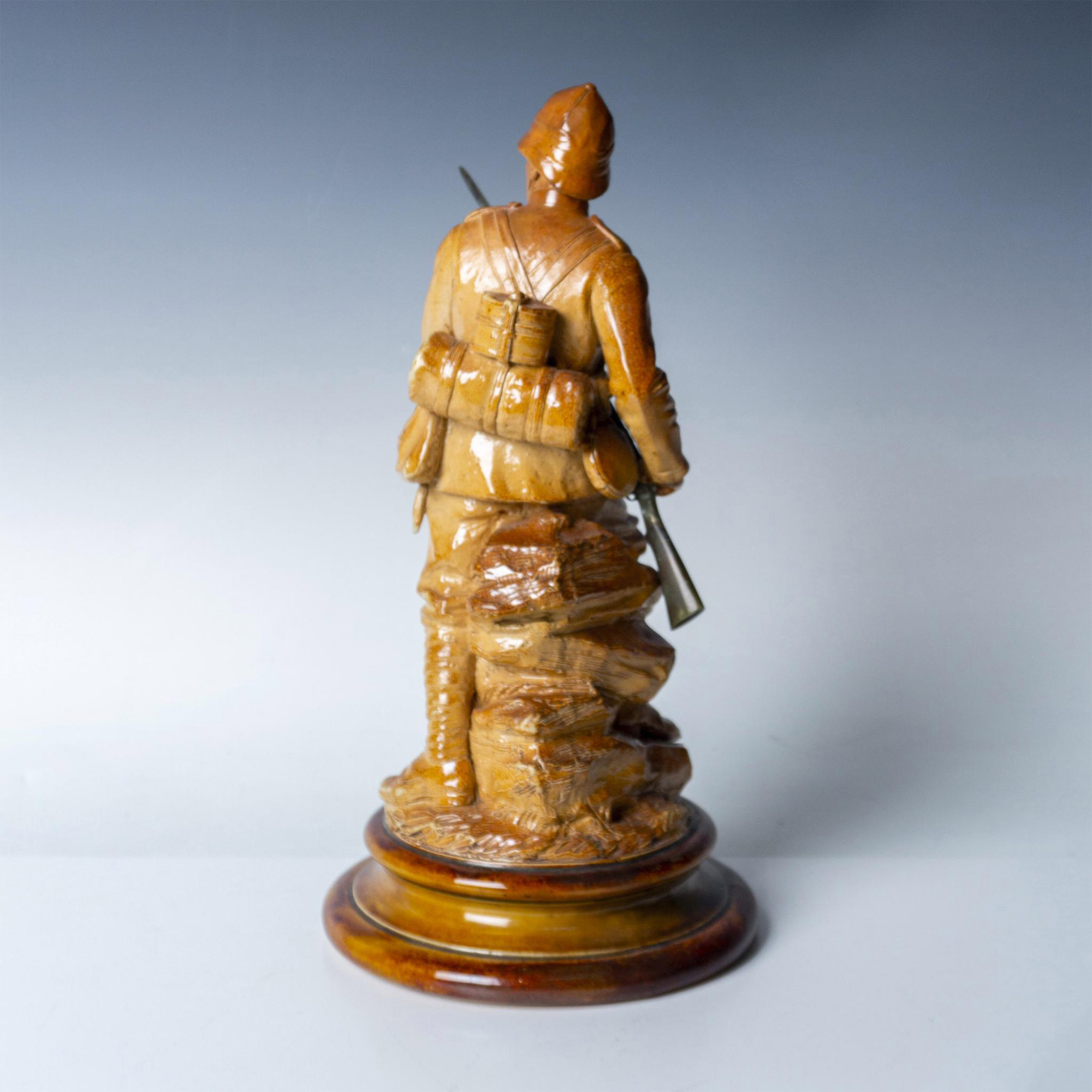 Doulton Lambeth Stoneware Figure, Boer War Soldier Signed - Bild 2 aus 3