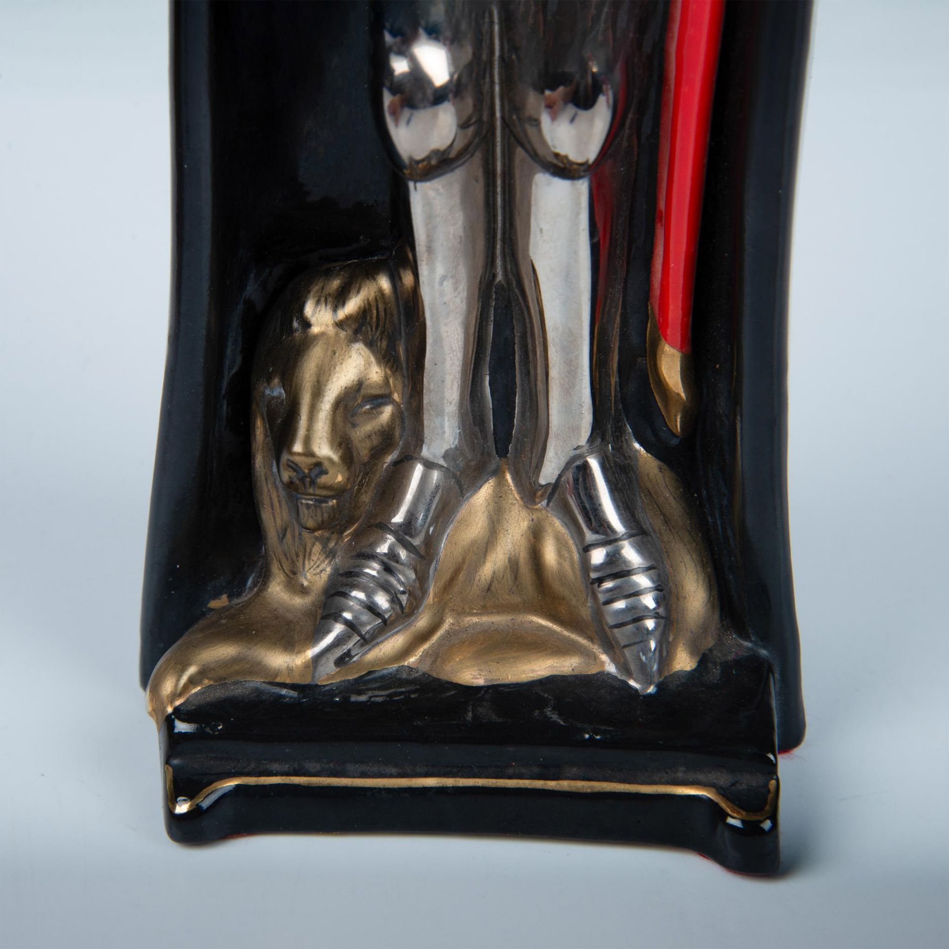 Michael Sutty Porcelain Figurine, A Knight With Lion - Bild 7 aus 7