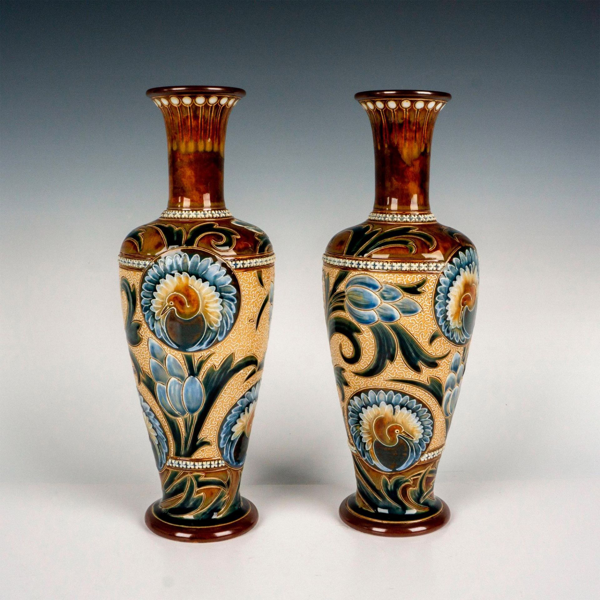 Pair of Doulton Lambeth Eliza Simmance Art Nouveau Vases - Bild 2 aus 4