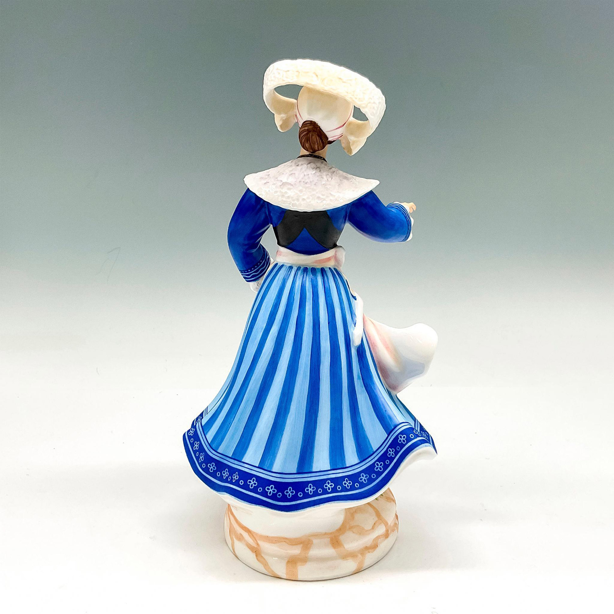 Breton Dancer HN2383 - Royal Doulton Figurine - Bild 2 aus 3