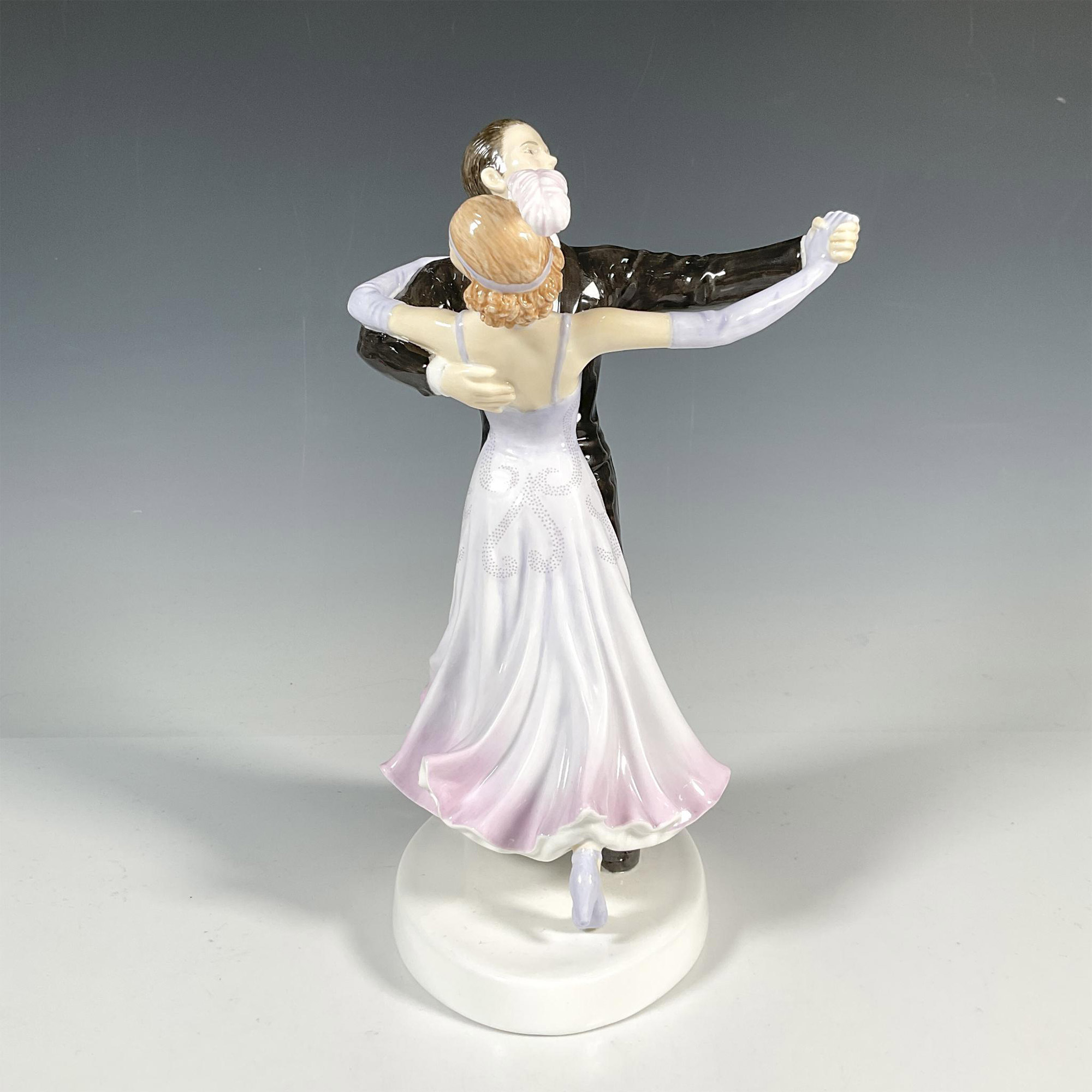 Fox Trot HN5445 - Royal Doulton Figurine Dance Collection - Image 4 of 5