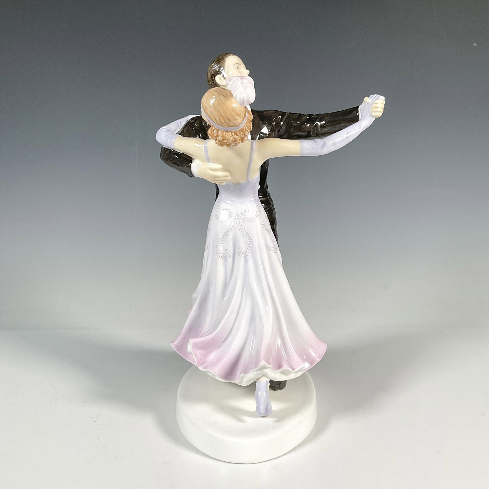 Fox Trot HN5445 - Royal Doulton Figurine Dance Collection - Image 4 of 5