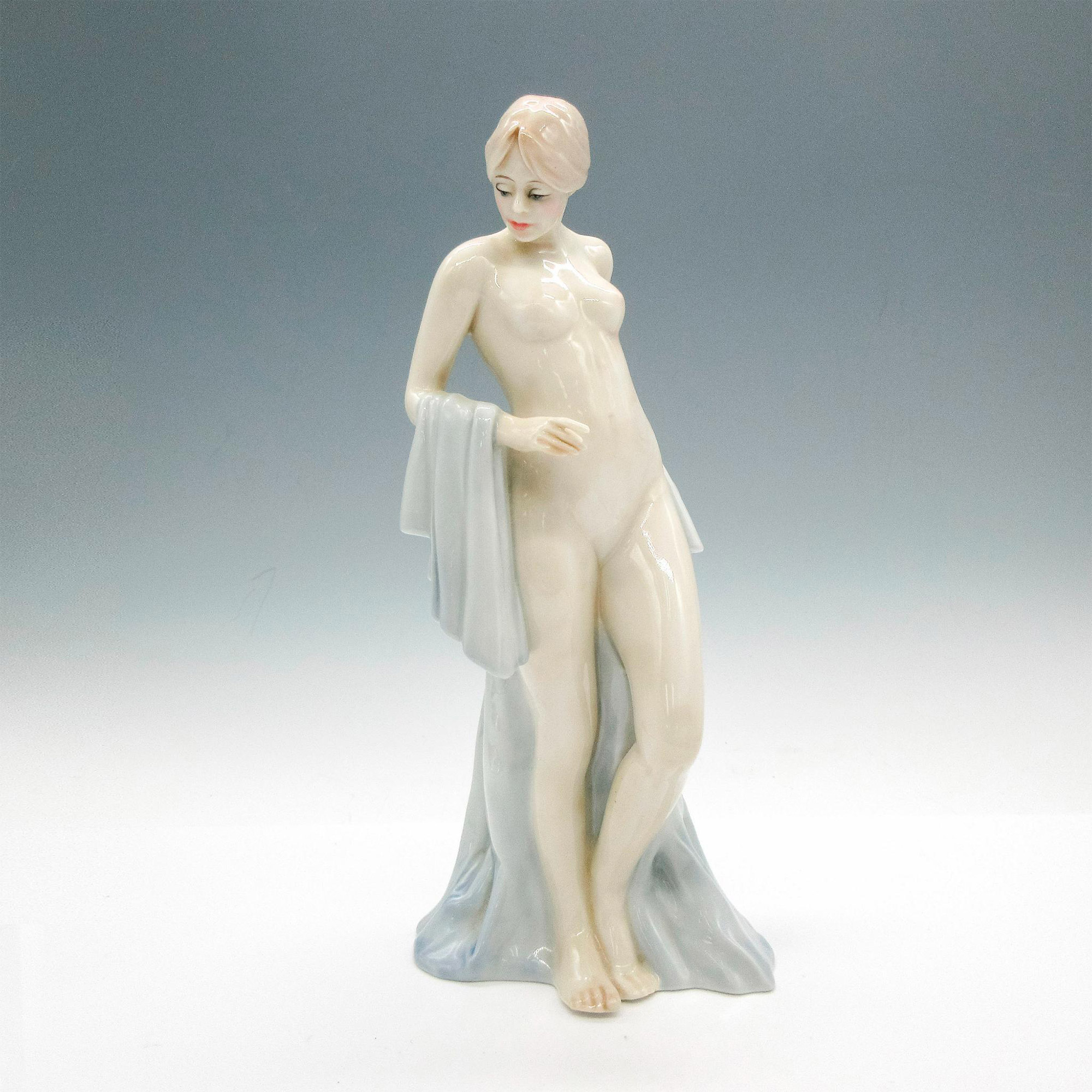 Bathing Beauty HN3156 - Royal Doulton Figurine