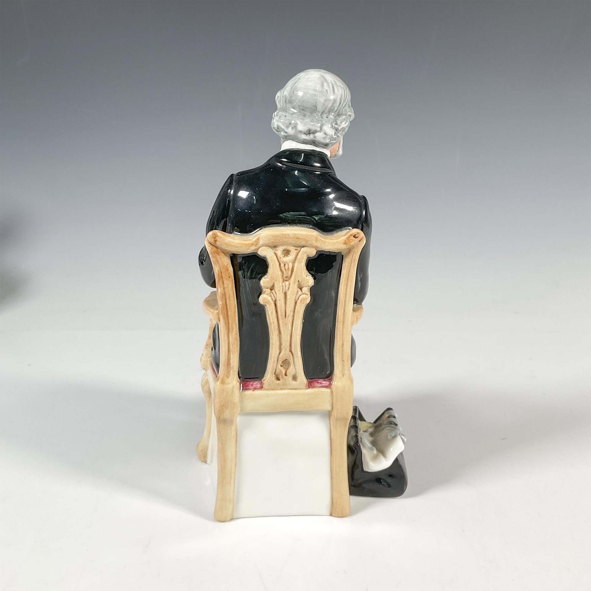 Doctor HN2858 - Royal Doulton Figurine - Image 3 of 5