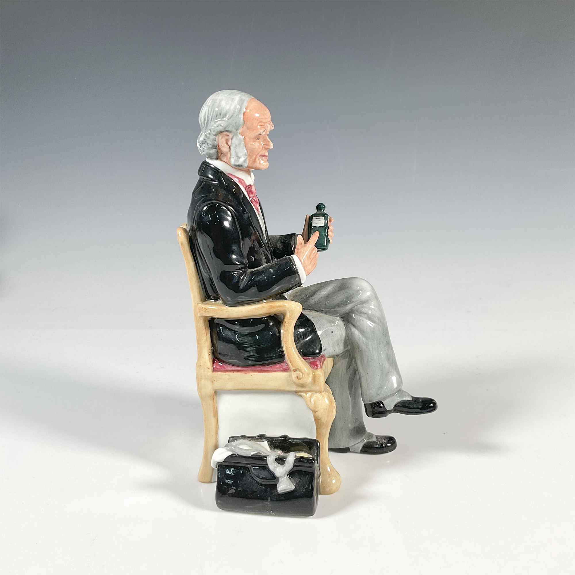 Doctor HN2858 - Royal Doulton Figurine - Image 2 of 5