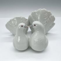 Lladro Porcelain Figurine, Pair of Doves 1001169
