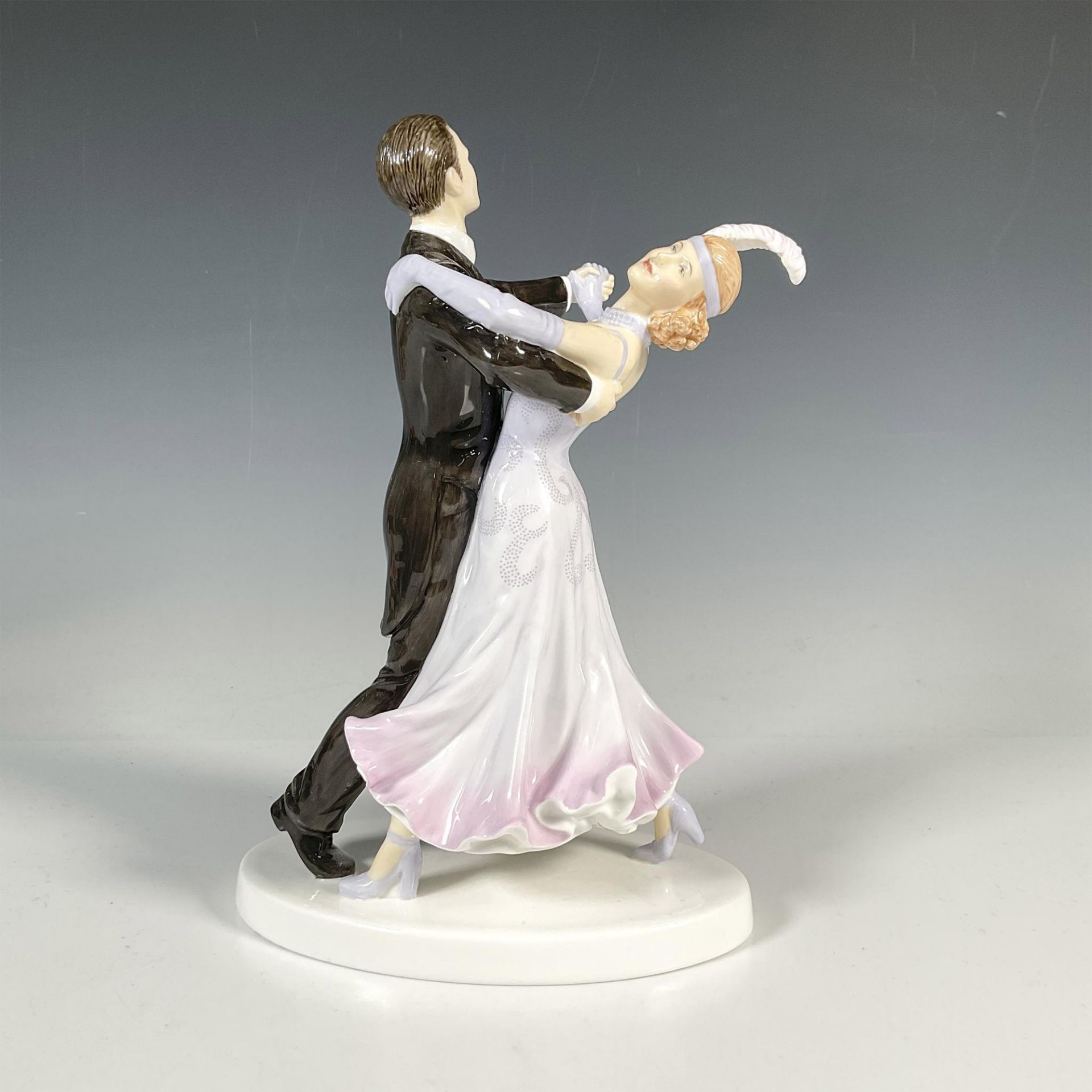 Fox Trot HN5445 - Royal Doulton Figurine Dance Collection