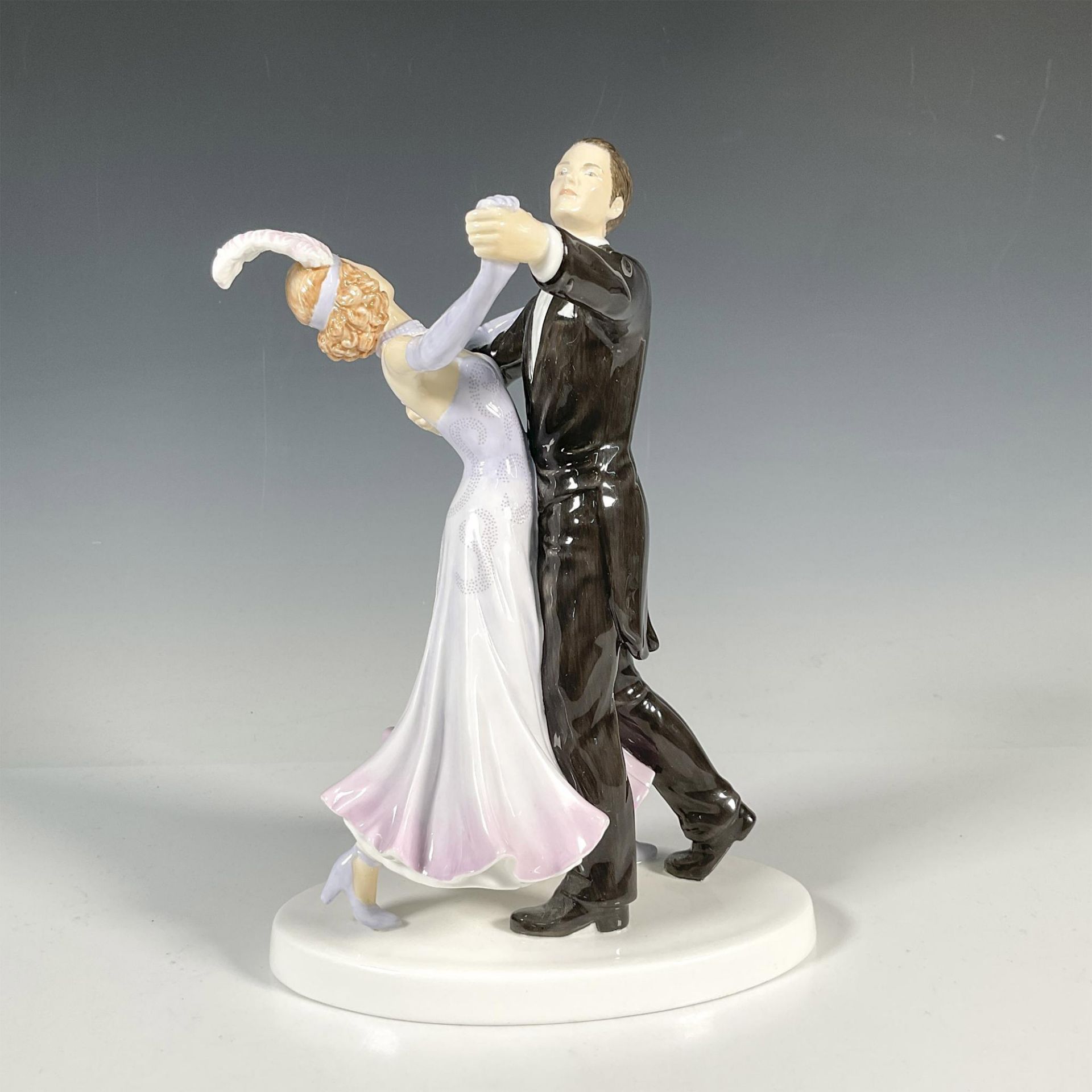Fox Trot HN5445 - Royal Doulton Figurine Dance Collection - Image 2 of 5