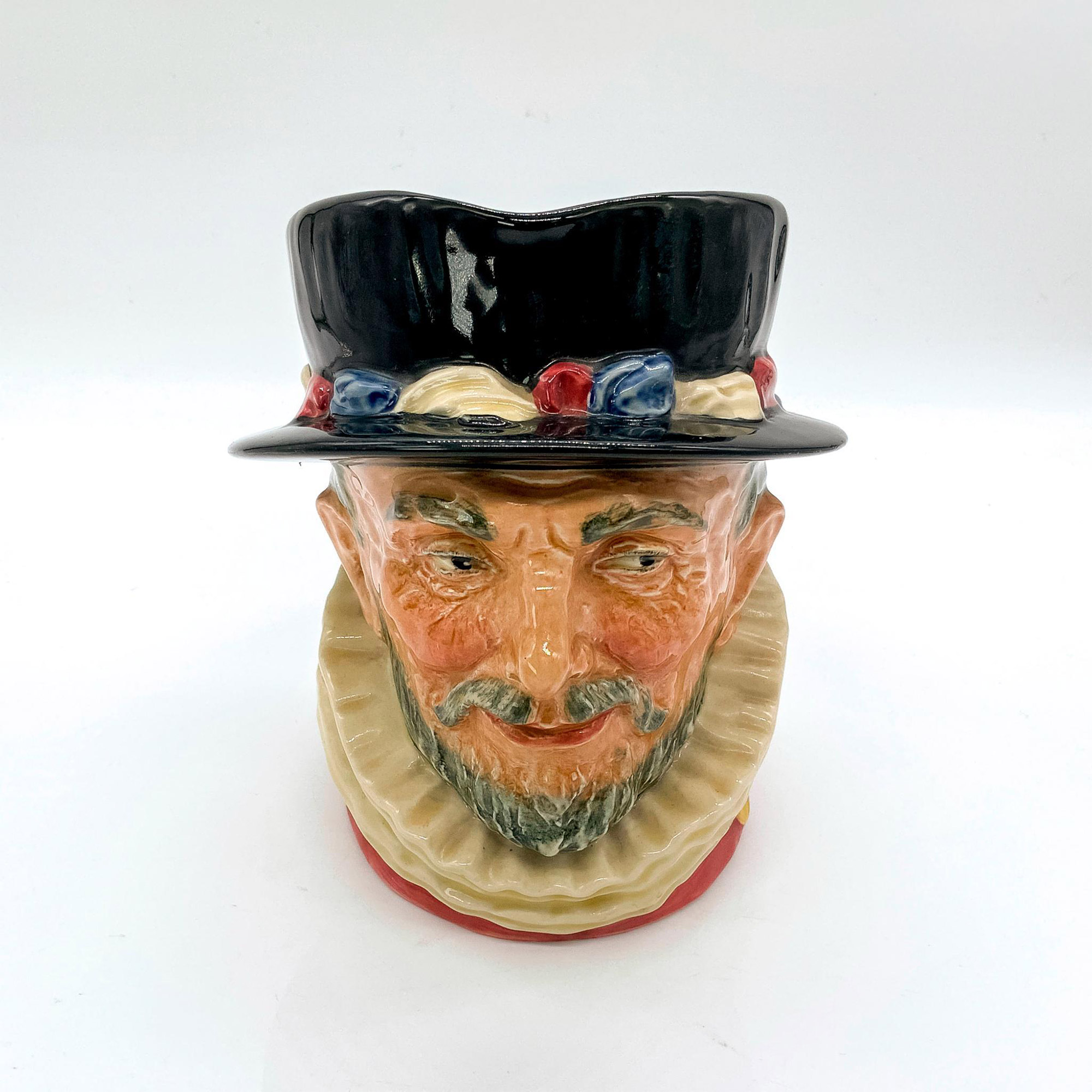 Beefeater GR D6206 - Large - Royal Doulton Character Jug