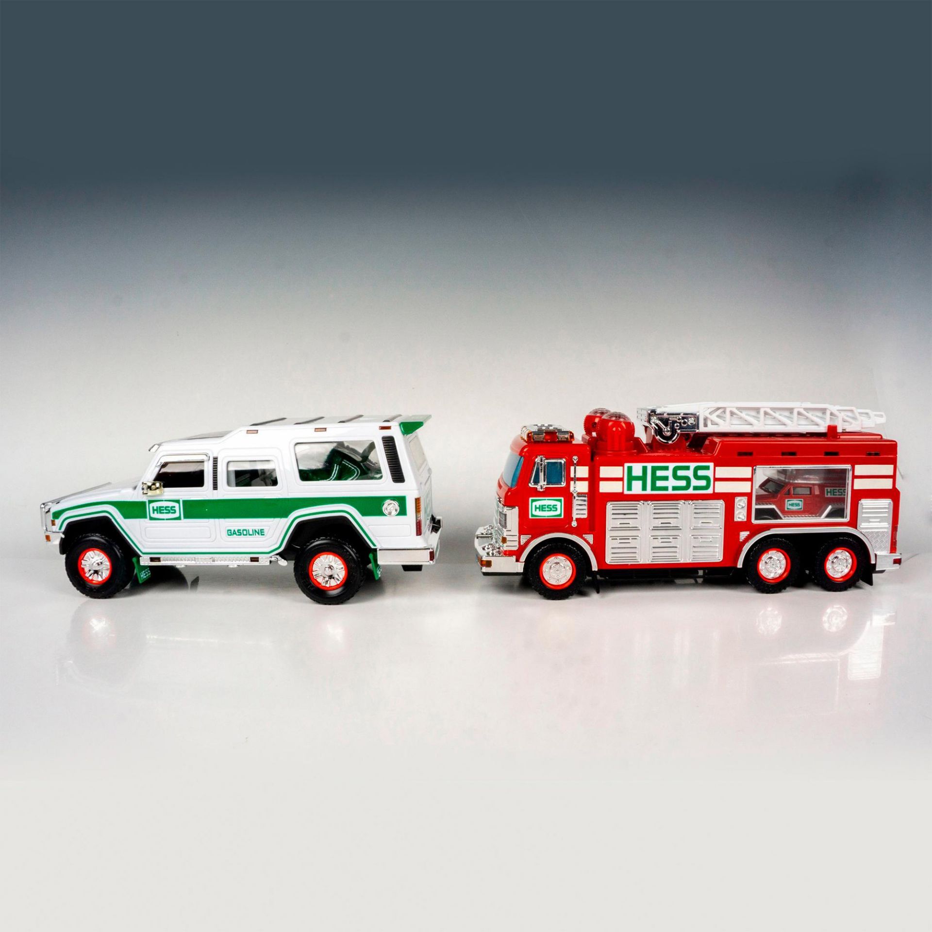 2pc Hess Toy SUV and Truck Collectible