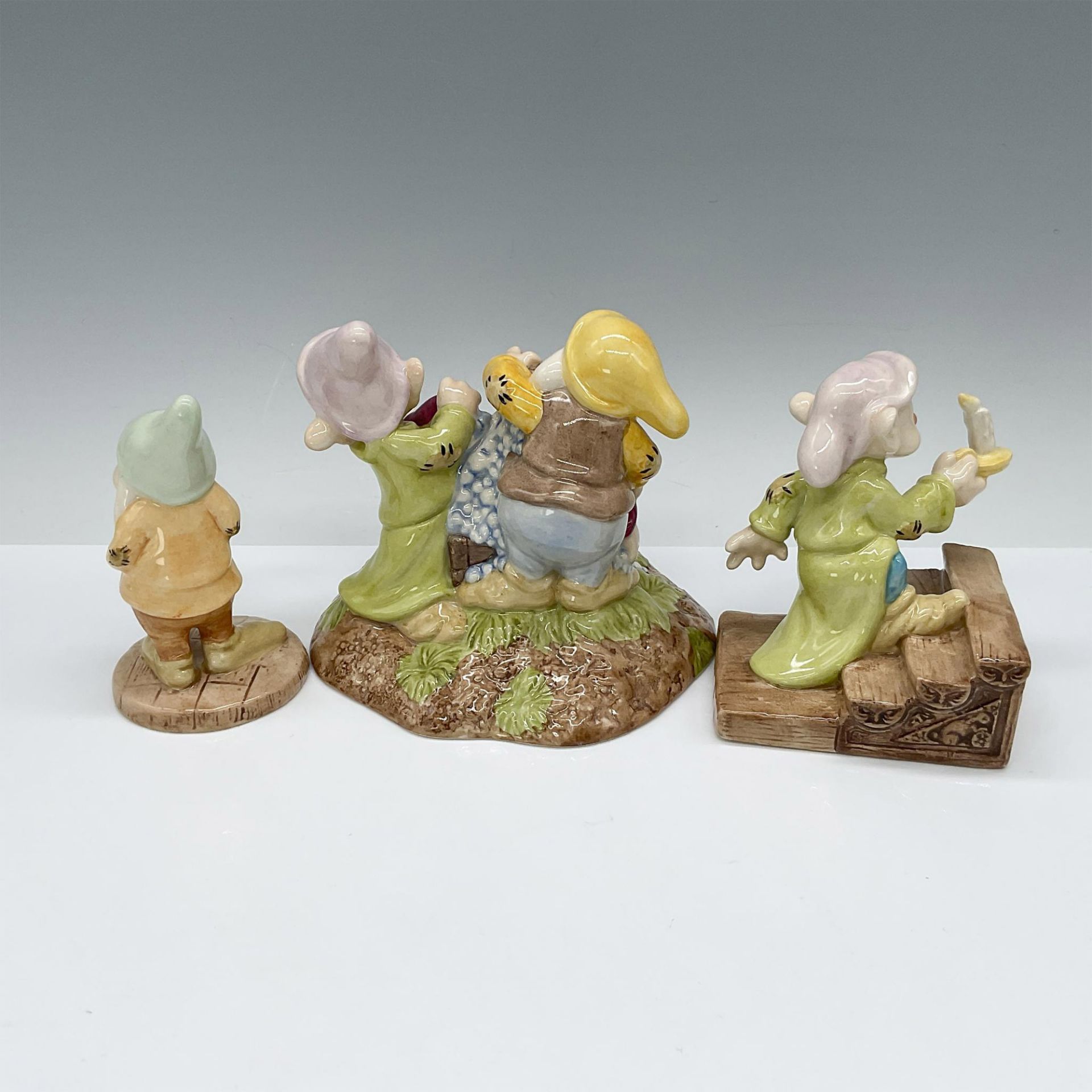 3pc Royal Doulton Walt Disney's 7 Dwarfs Grouping - Bild 2 aus 3