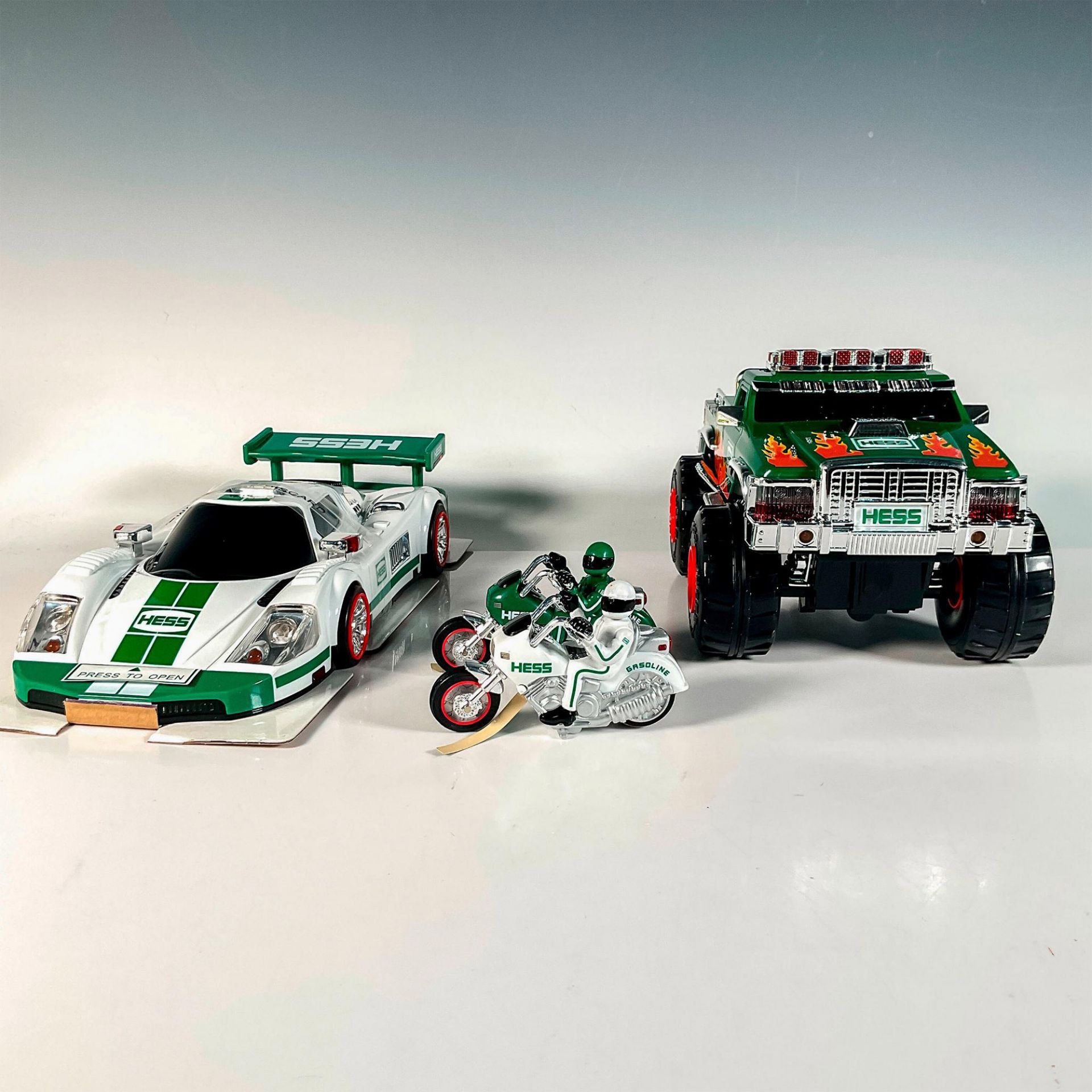 2pc Hess Toy Truck and Race Car Collectible - Bild 6 aus 6