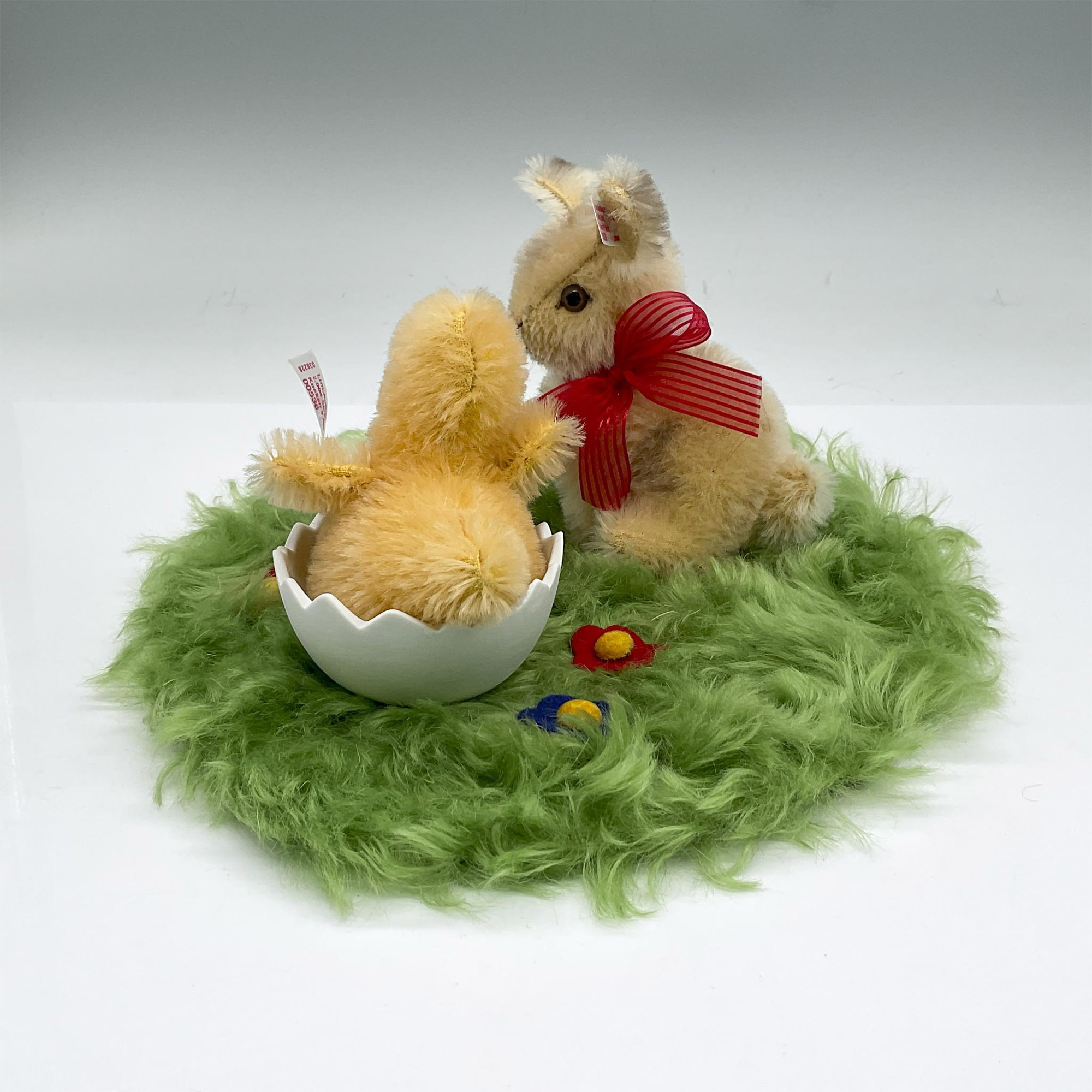 Steiff Mohair Figures, Easter Diorama of Bunny and Chick - Image 2 of 5