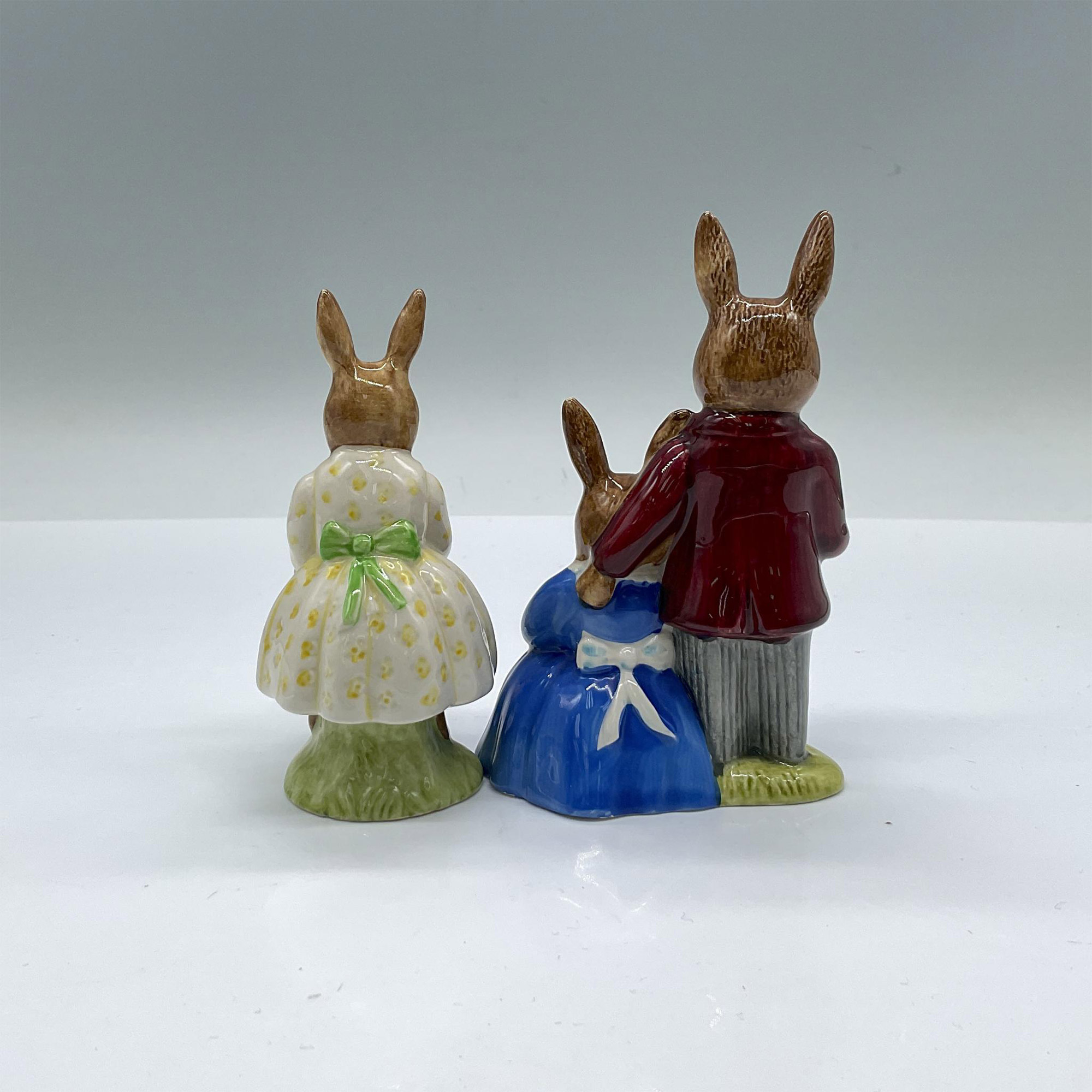 2pc Royal Doulton Figurines, Family Photo & Playtime DB1/80 - Image 2 of 3