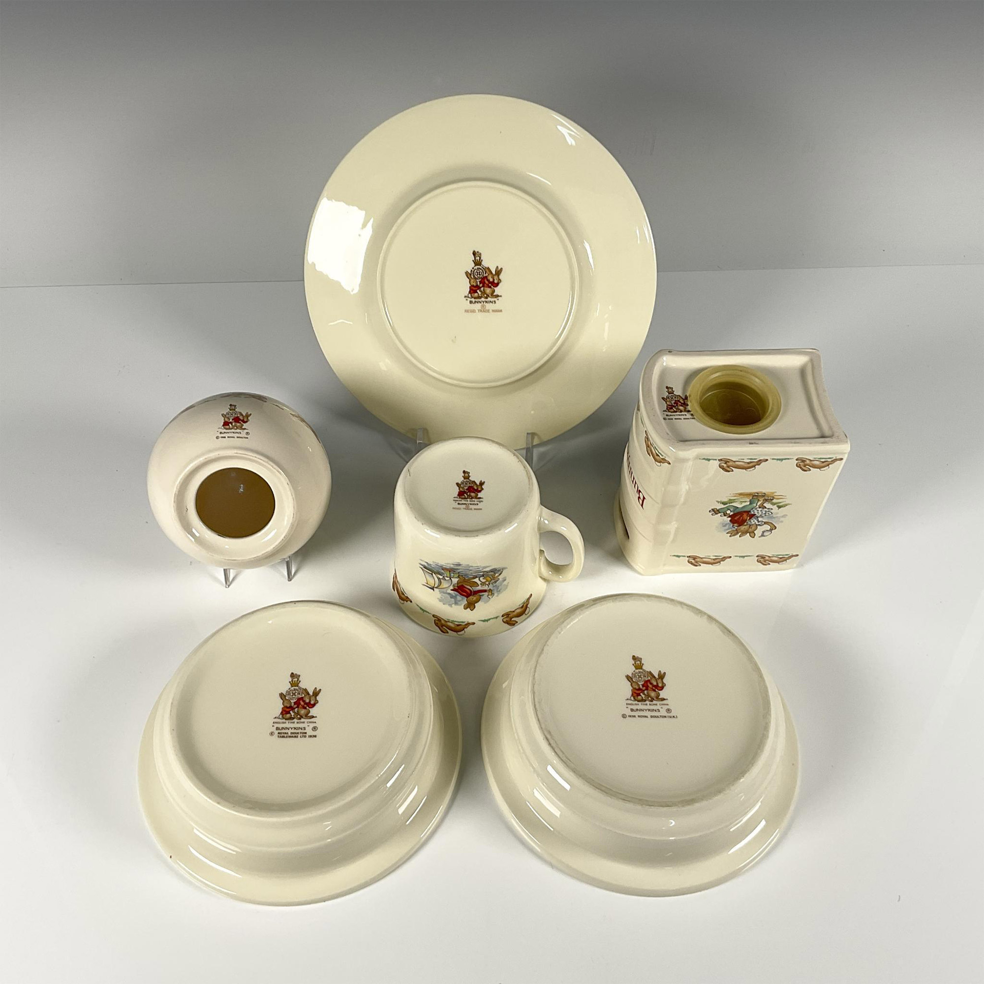 6pc Royal Doulton Bunnykins Figurines, Tableware and Coin Banks - Bild 3 aus 3
