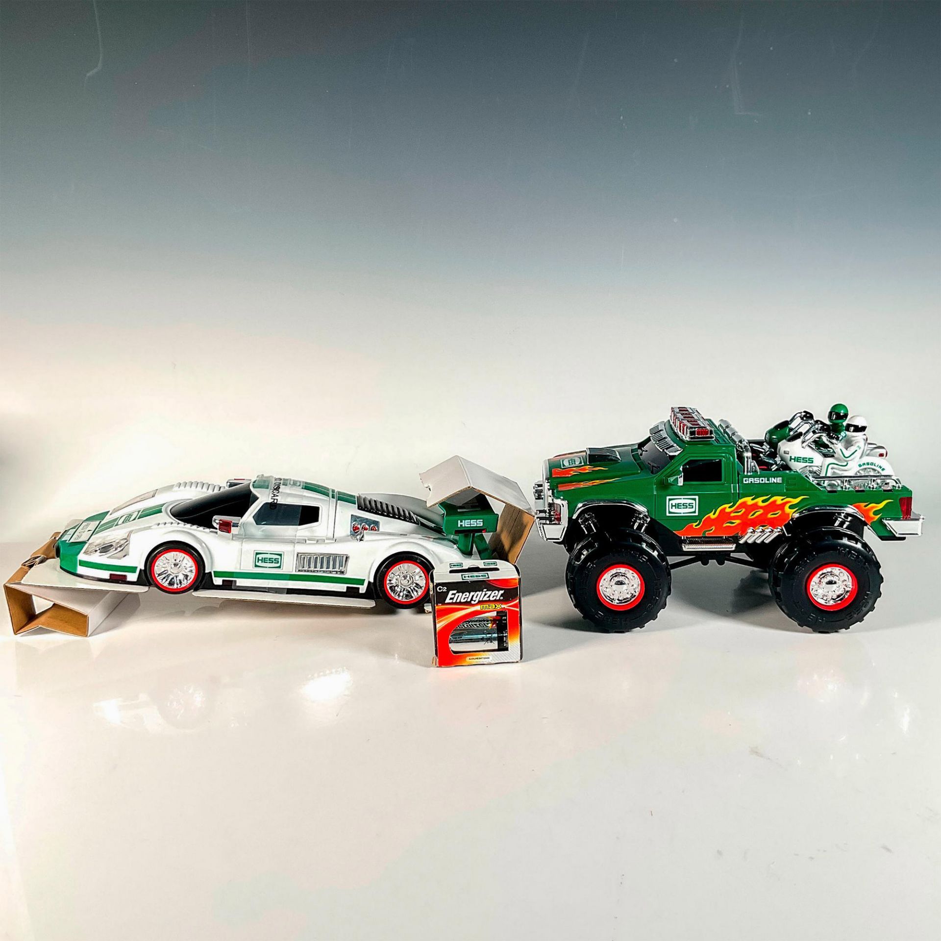 2pc Hess Toy Truck and Race Car Collectible - Bild 3 aus 6