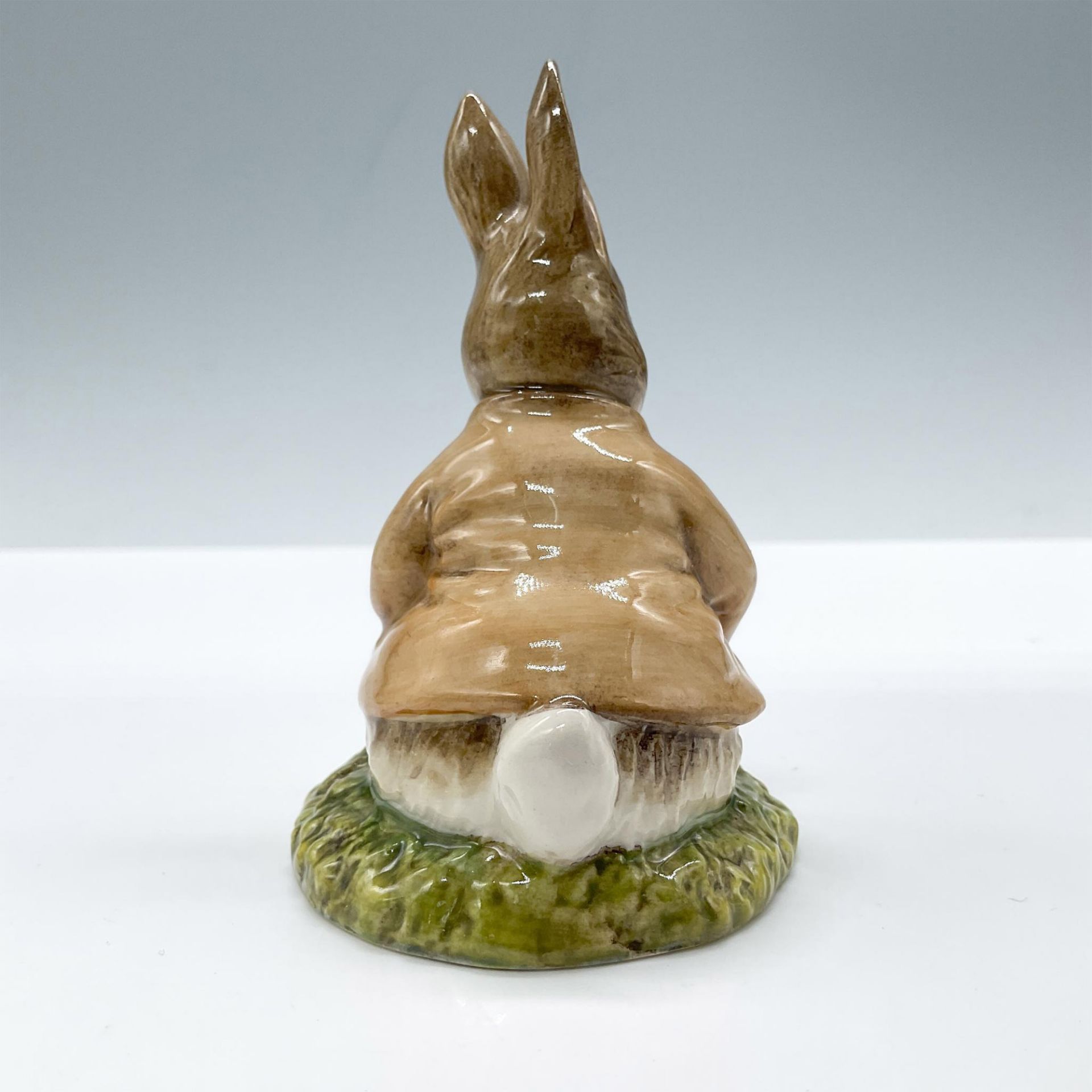 Royal Albert Beatrix Potter Figurine, Benjamin Bunny Sat on a Bank - Bild 2 aus 4