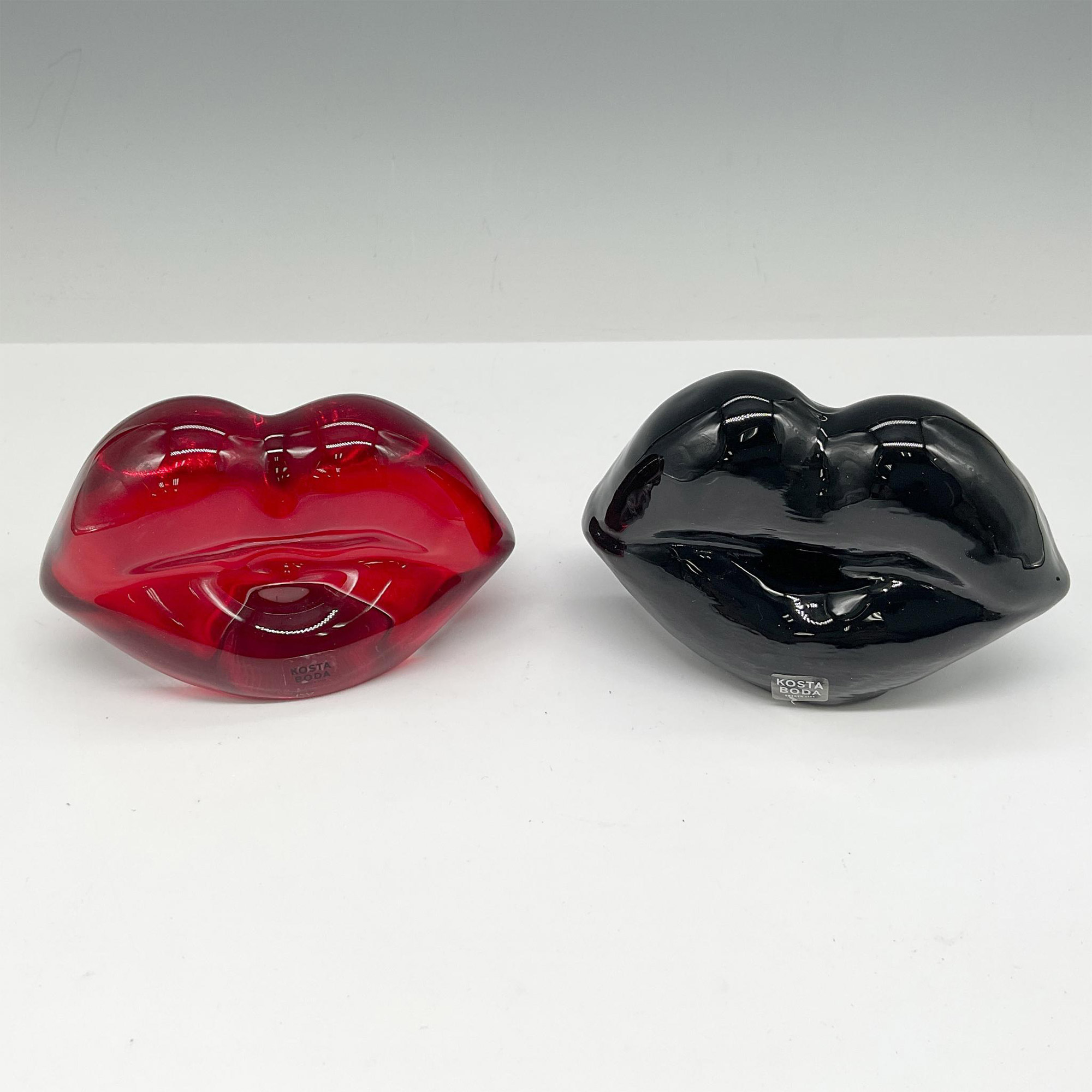 2pc Kosta Boda Make Up Hot Lips Sculpture - Paperweights