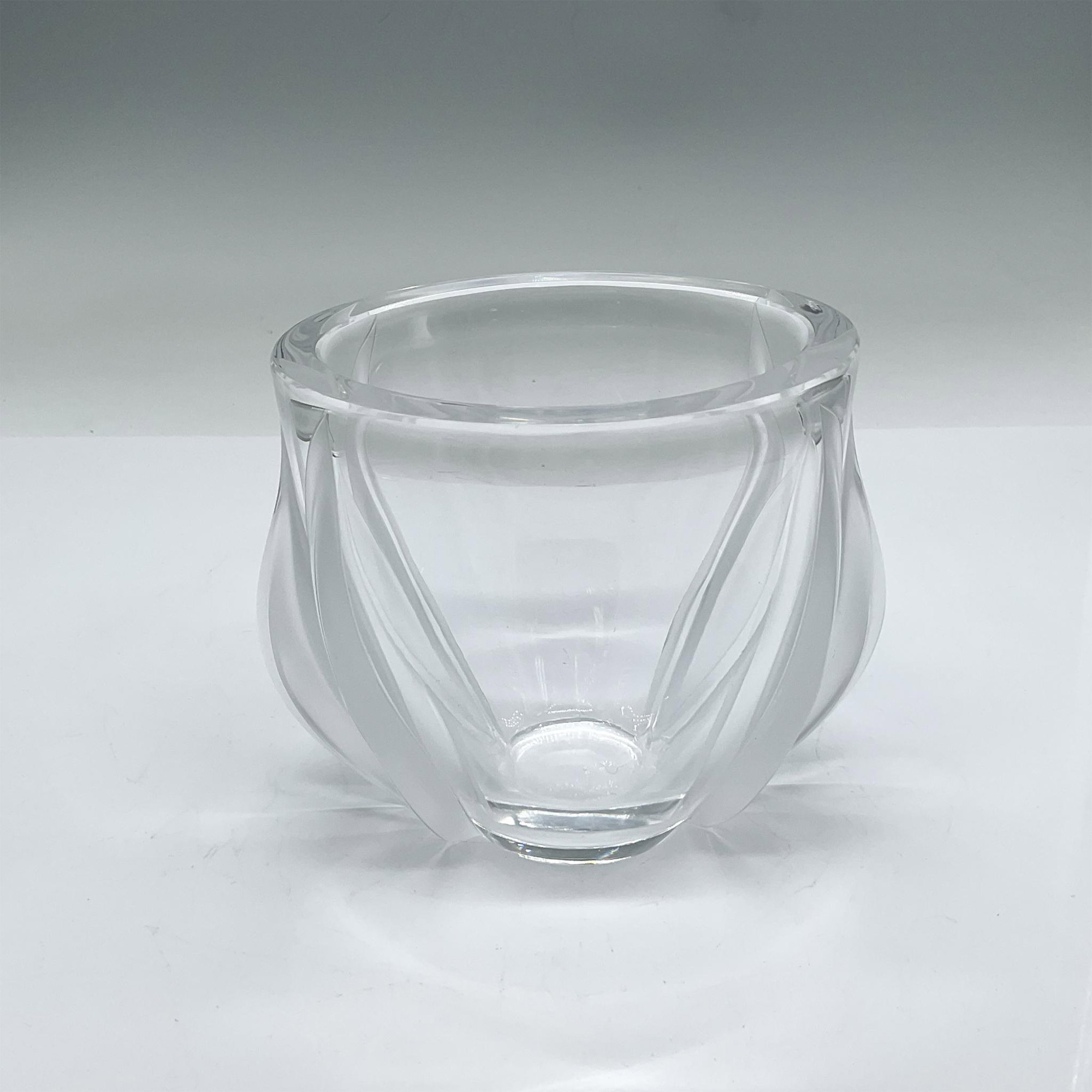 Lalique Crystal Vase, Deaux Tulips - Image 2 of 4