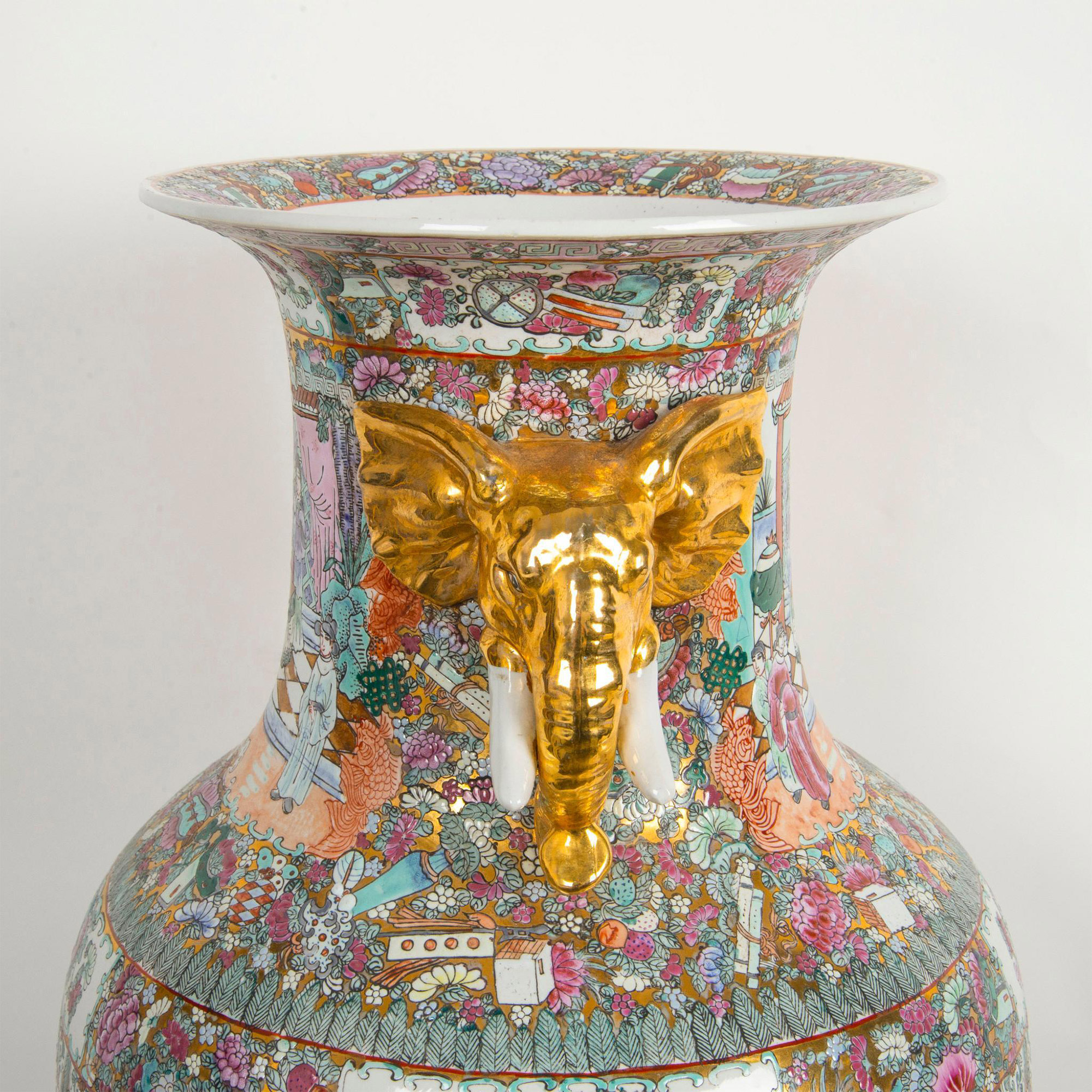 Chinese Porcelain Rose Medallion Vase with Gilt Handles on Wooden Base - Image 5 of 20