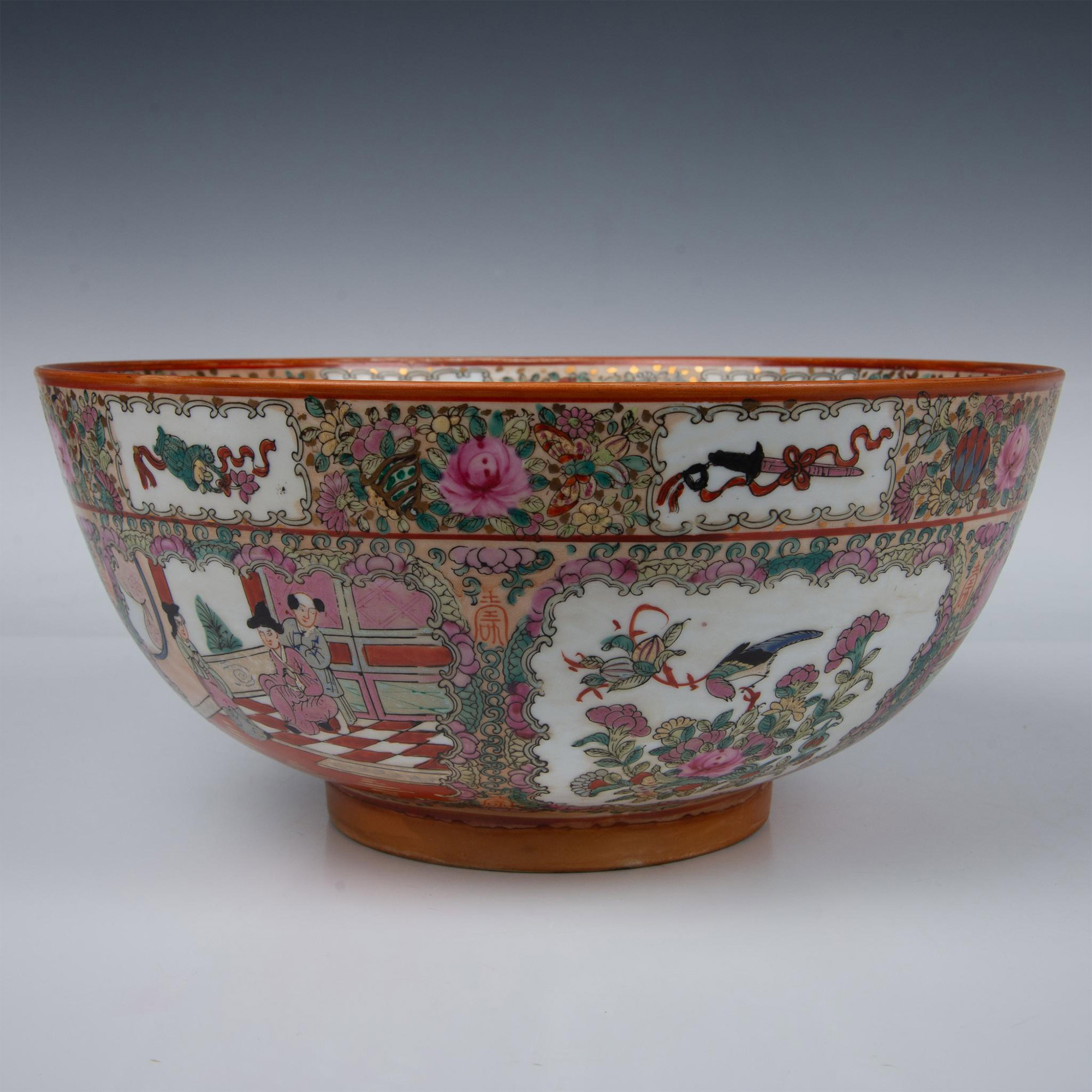 Early Republic Chinese Rose Medallion Porcelain Bowl