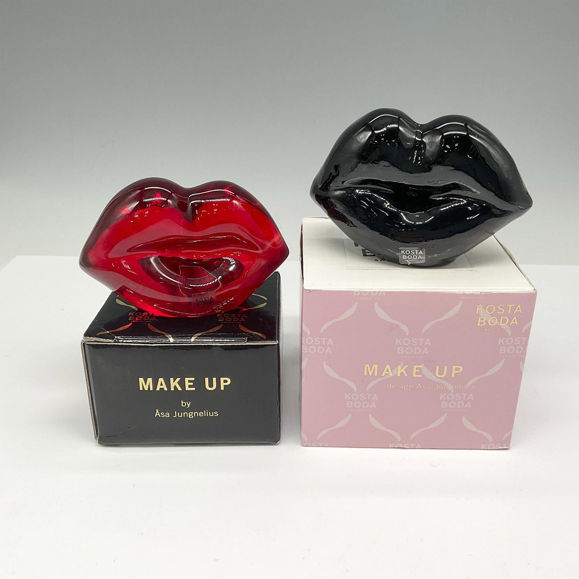 2pc Kosta Boda Make Up Hot Lips Sculpture - Paperweights - Image 4 of 4