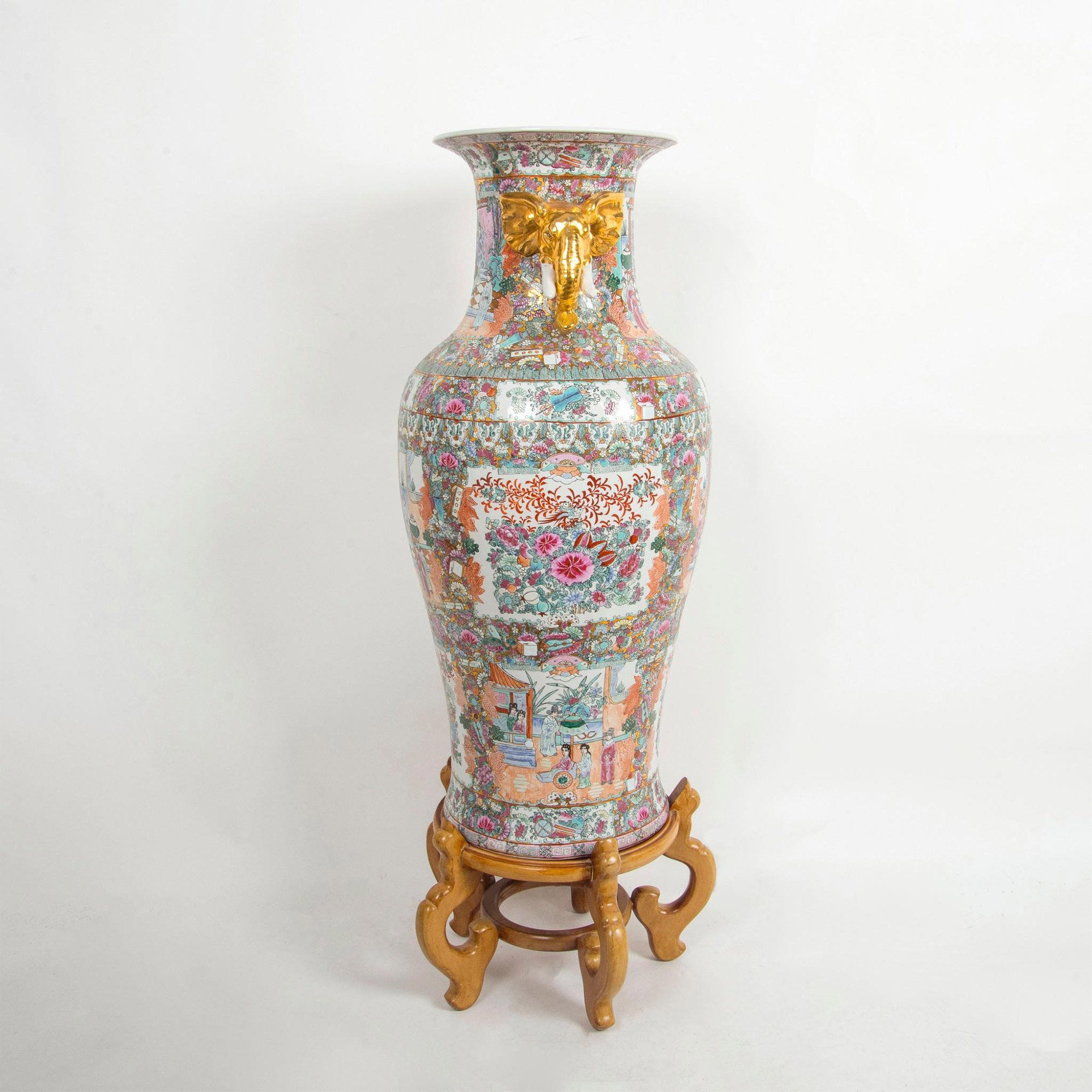 Chinese Porcelain Rose Medallion Vase with Gilt Handles on Wooden Base - Image 4 of 20