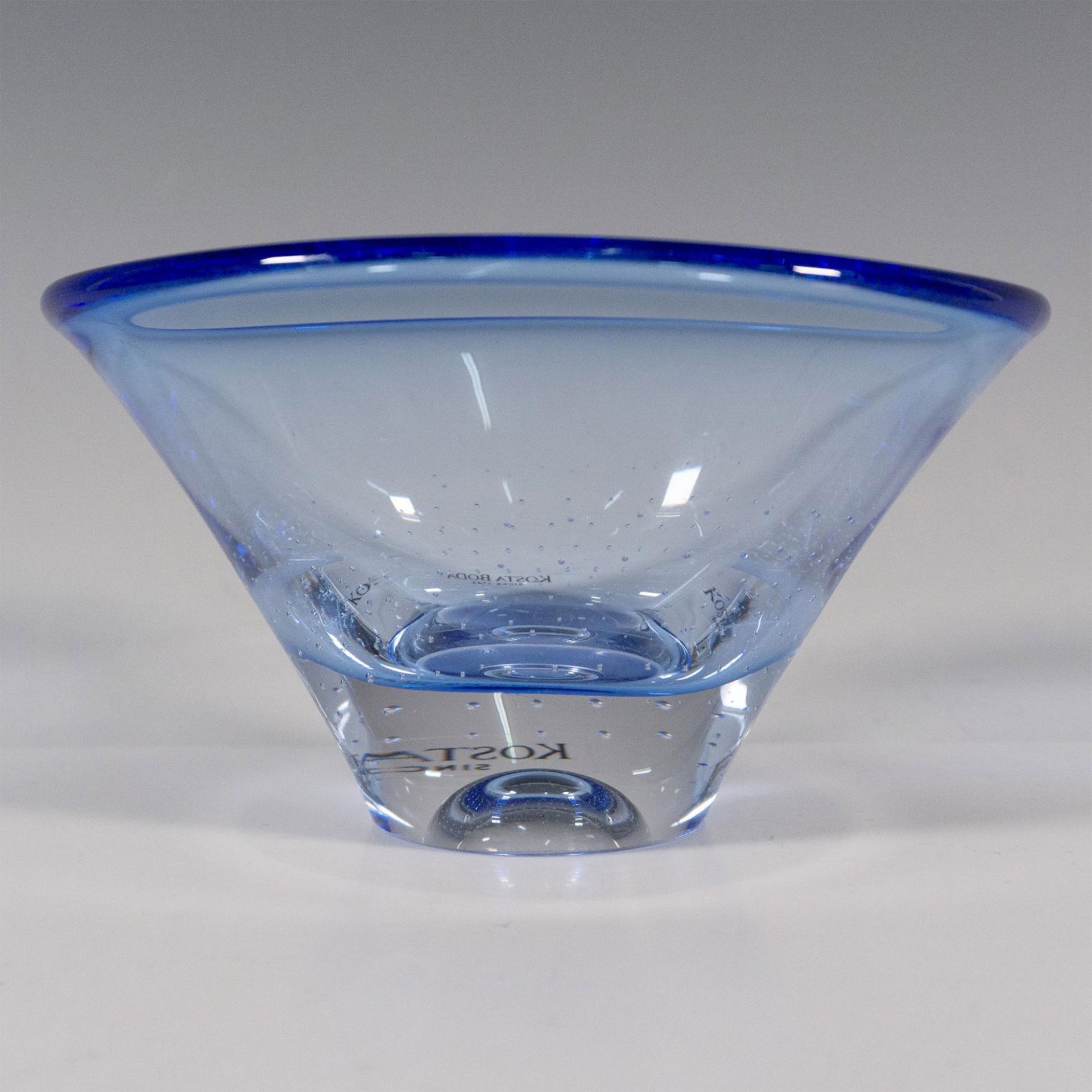 Kosta Boda by Goran Warff Blue Glass Bowl, Zoom Signed - Bild 2 aus 3