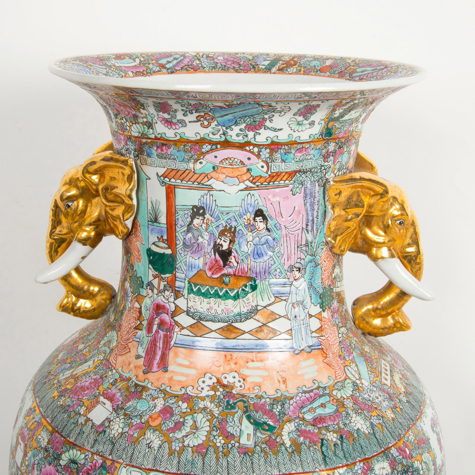 Chinese Porcelain Rose Medallion Vase with Gilt Handles on Wooden Base - Image 7 of 20