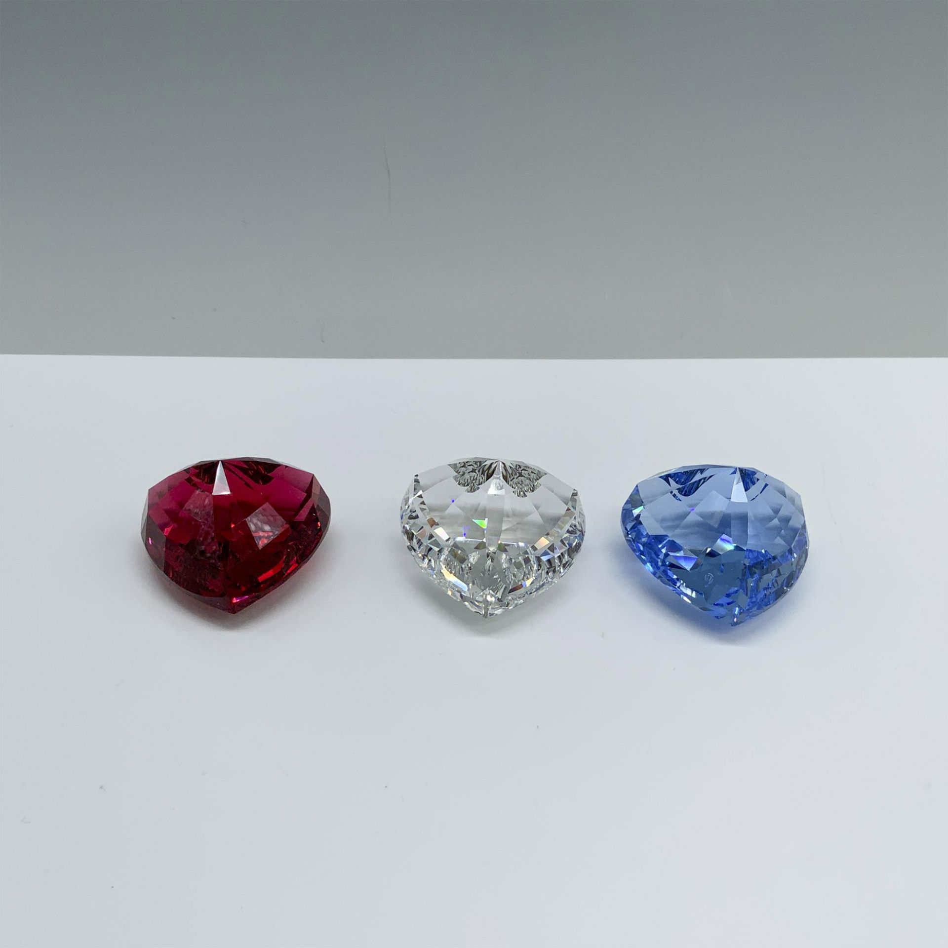 3pc Swarovski Crystal Figurines, Red, Blue, and Clear Heart - Bild 3 aus 4