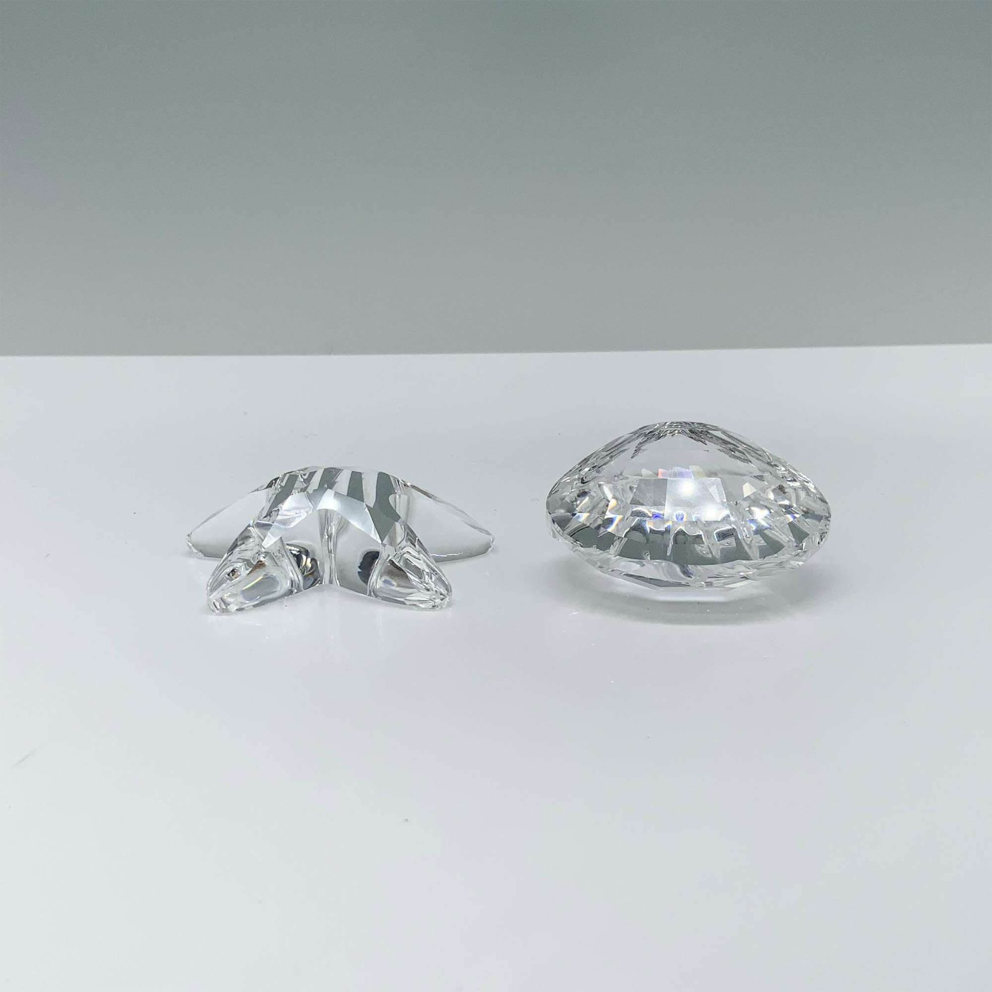 2pc Swarovski Crystal Paperweights, Scallop and Starfish - Image 2 of 4