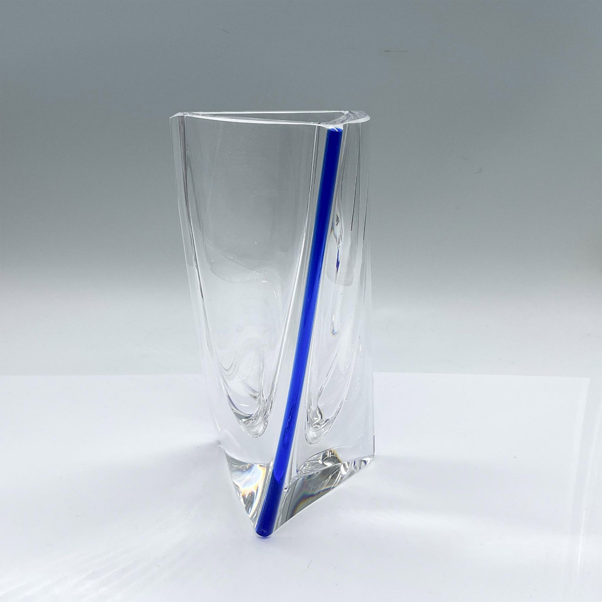 Kosta Boda by Goran Warff Glass Triangular Vase - Bild 3 aus 4