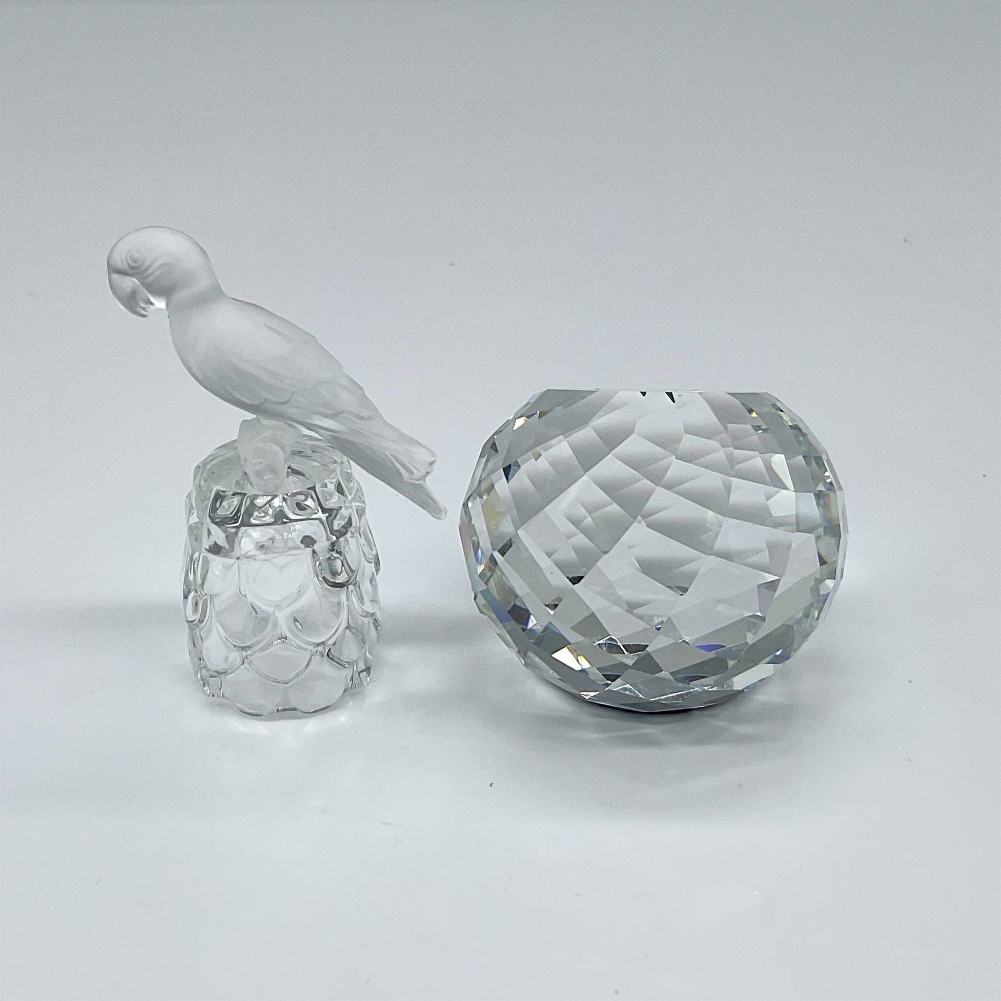 2pc Swarovski Crystal Figurines, Parrot Thimble, Paperweight - Image 2 of 4