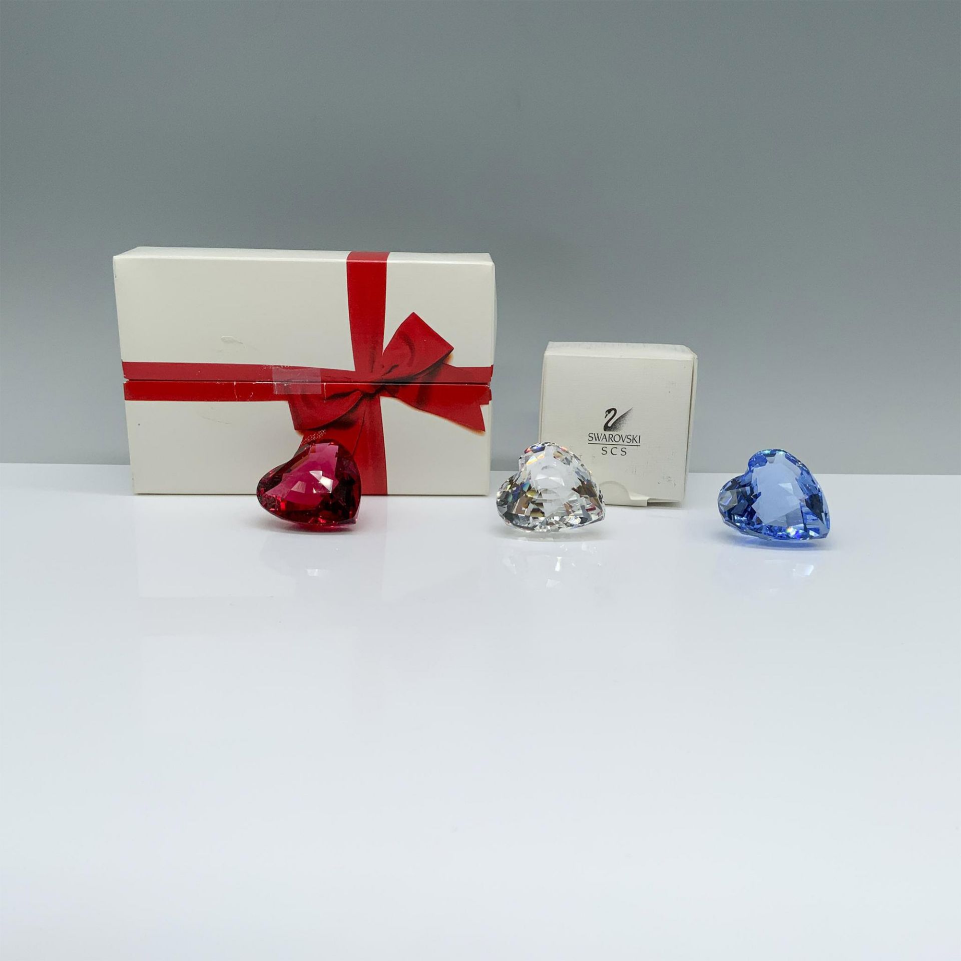 3pc Swarovski Crystal Figurines, Red, Blue, and Clear Heart - Bild 4 aus 4