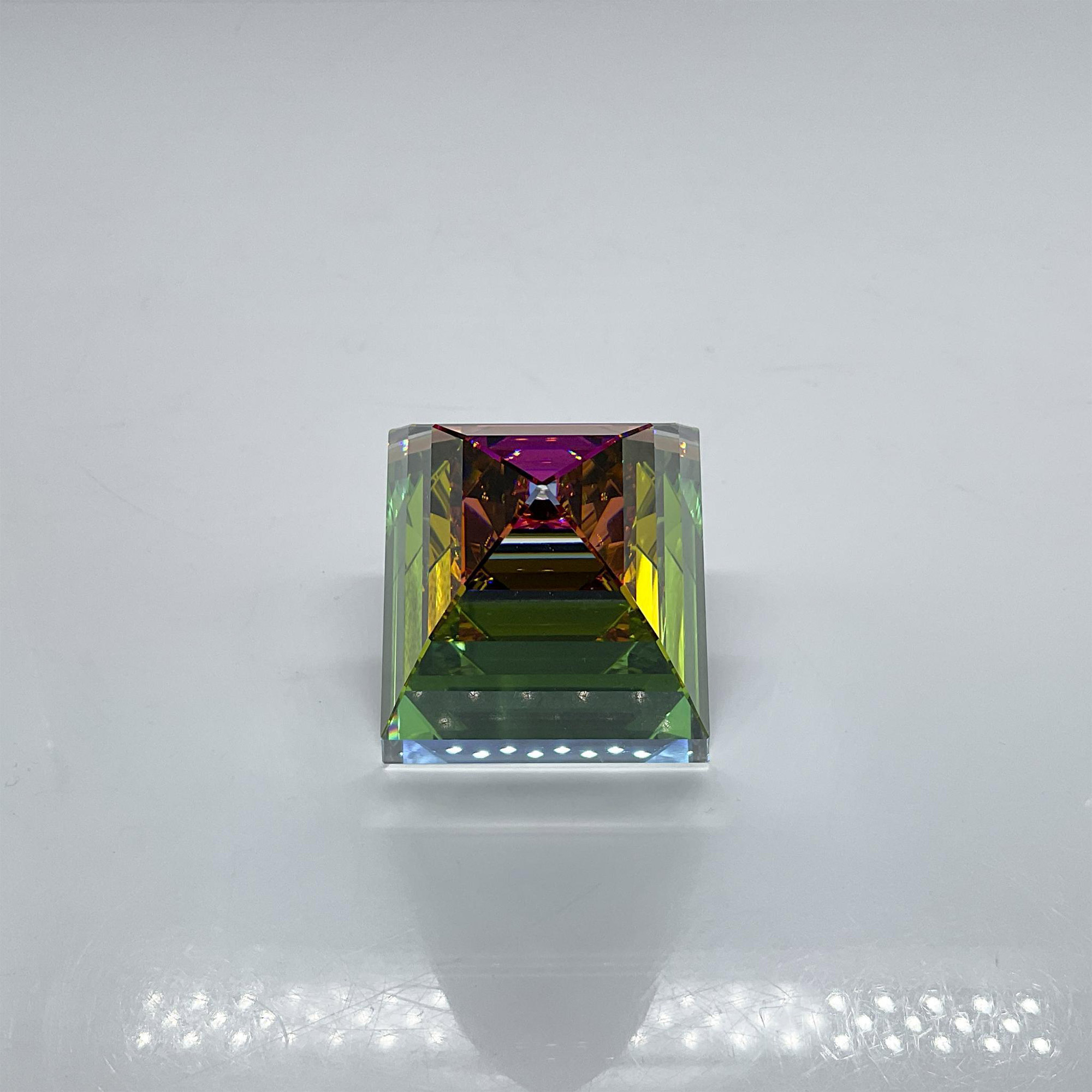 Swarovski Crystal Prism Pyramid Paperweights - Image 4 of 6