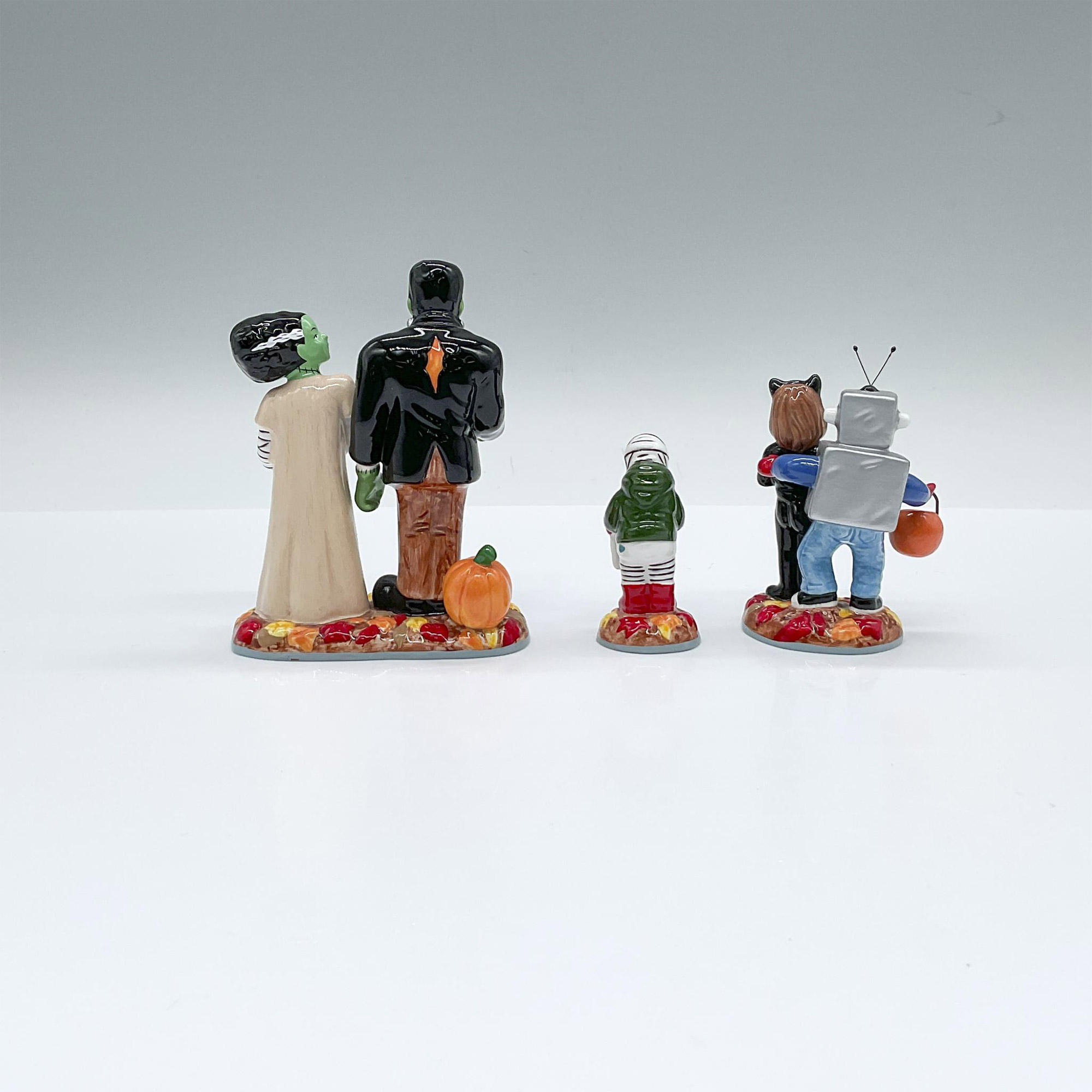 Department 56 Porcelain Figurines, Treats For The Kids - Image 2 of 4