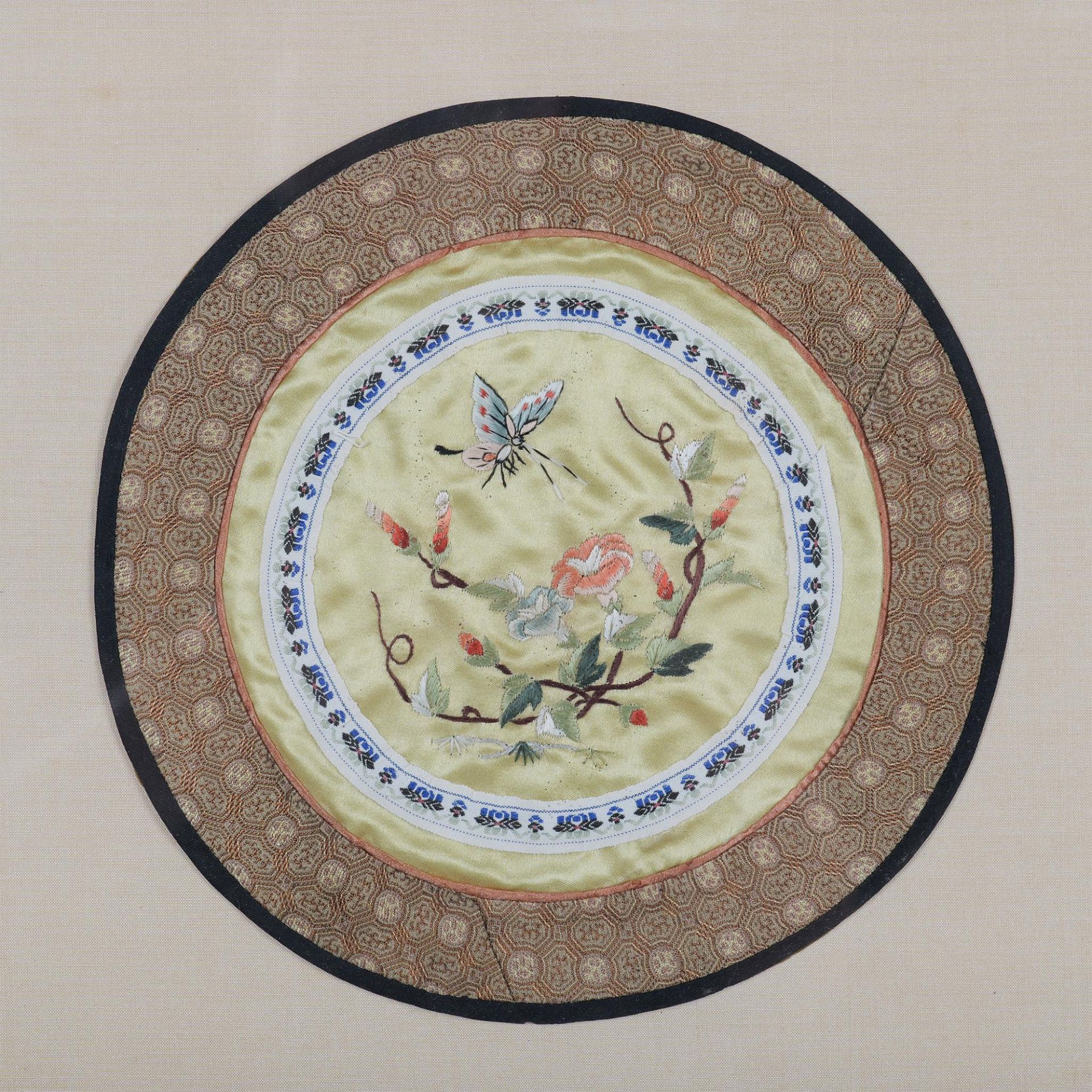 Original Chinese Needlework Embroidery Panels on Silk - Bild 2 aus 5