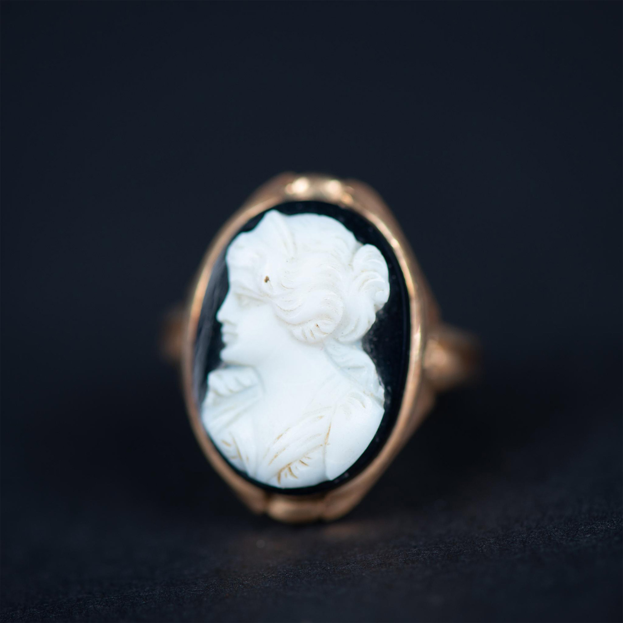 Beautiful Vintage 10K Gold Cameo Ring