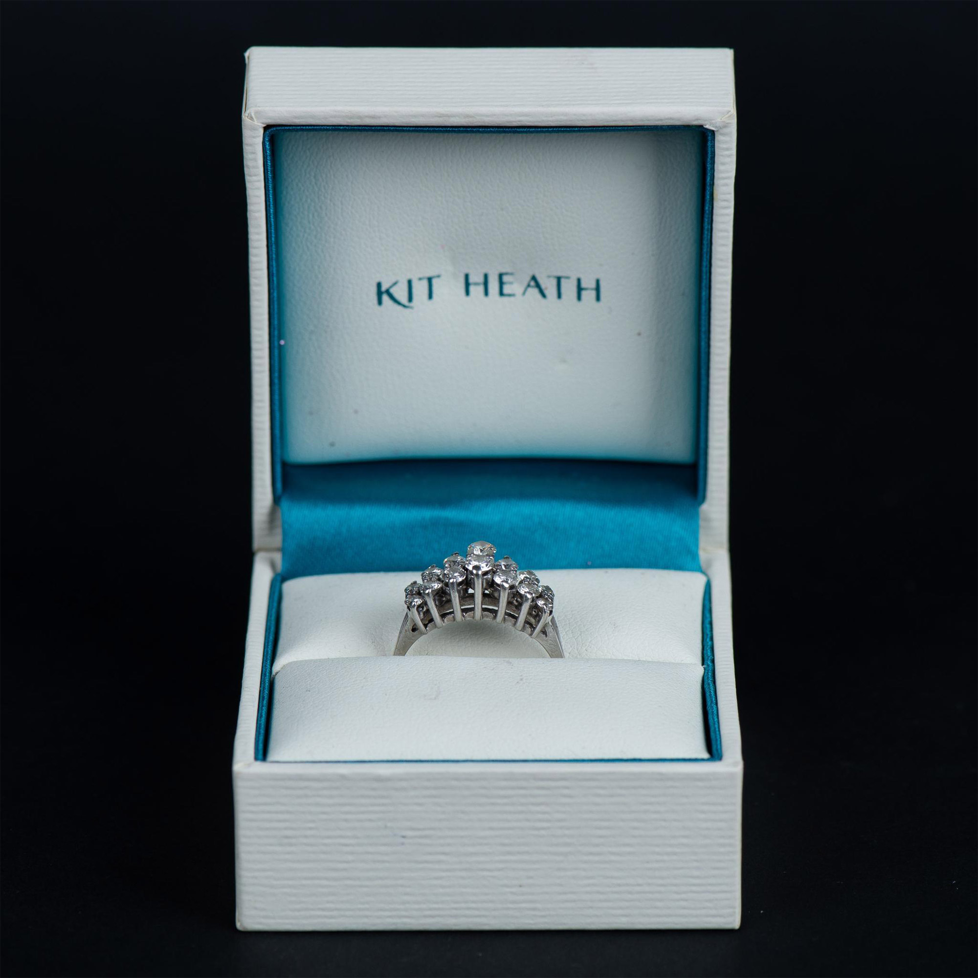 Stunning 14K White Gold and Graduated Diamond Ring - Image 4 of 4