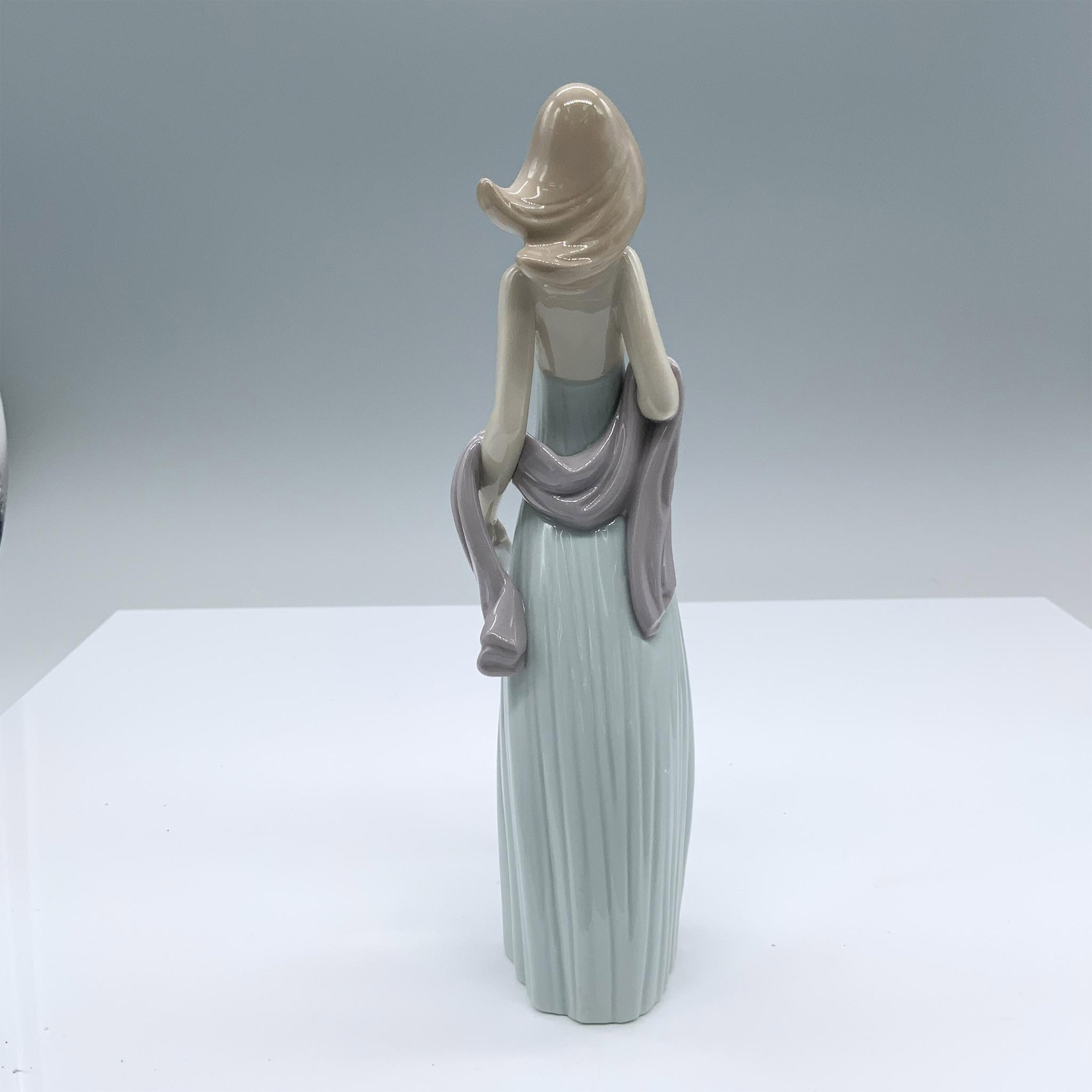 Ingenue 1005487 - Lladro Porcelain Figurine - Image 2 of 4