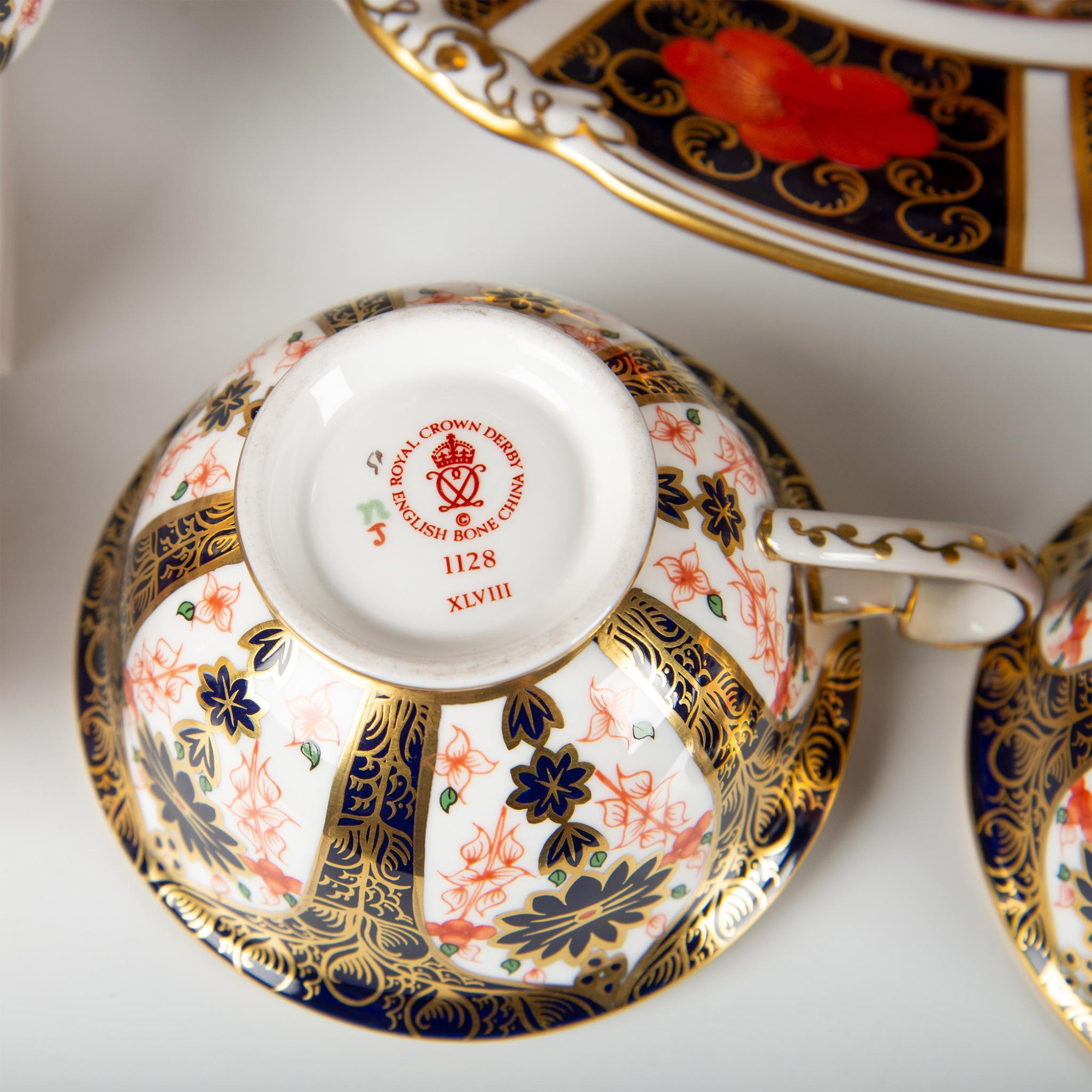 132pc Royal Crown Derby Dining Set, Old Imari - Image 8 of 8